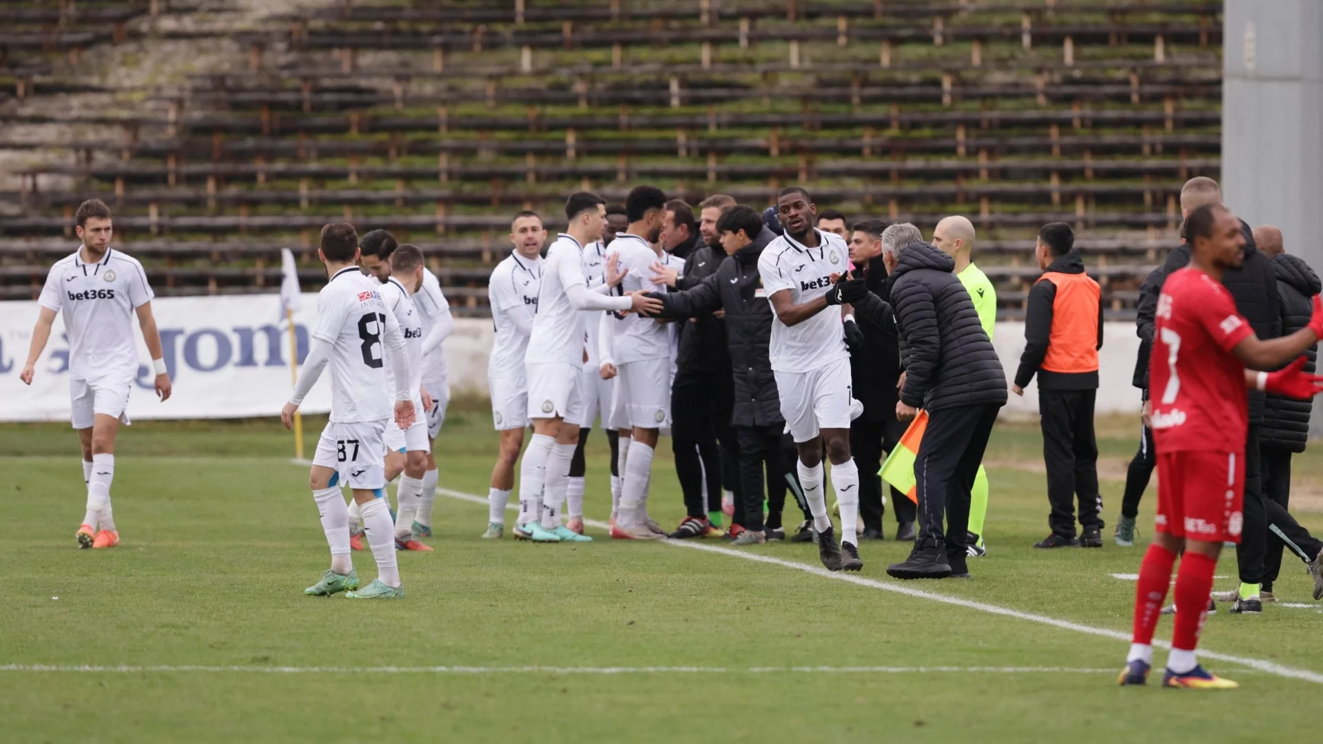 Венци Стефанов и Славия приютяват прокуден от Левски 