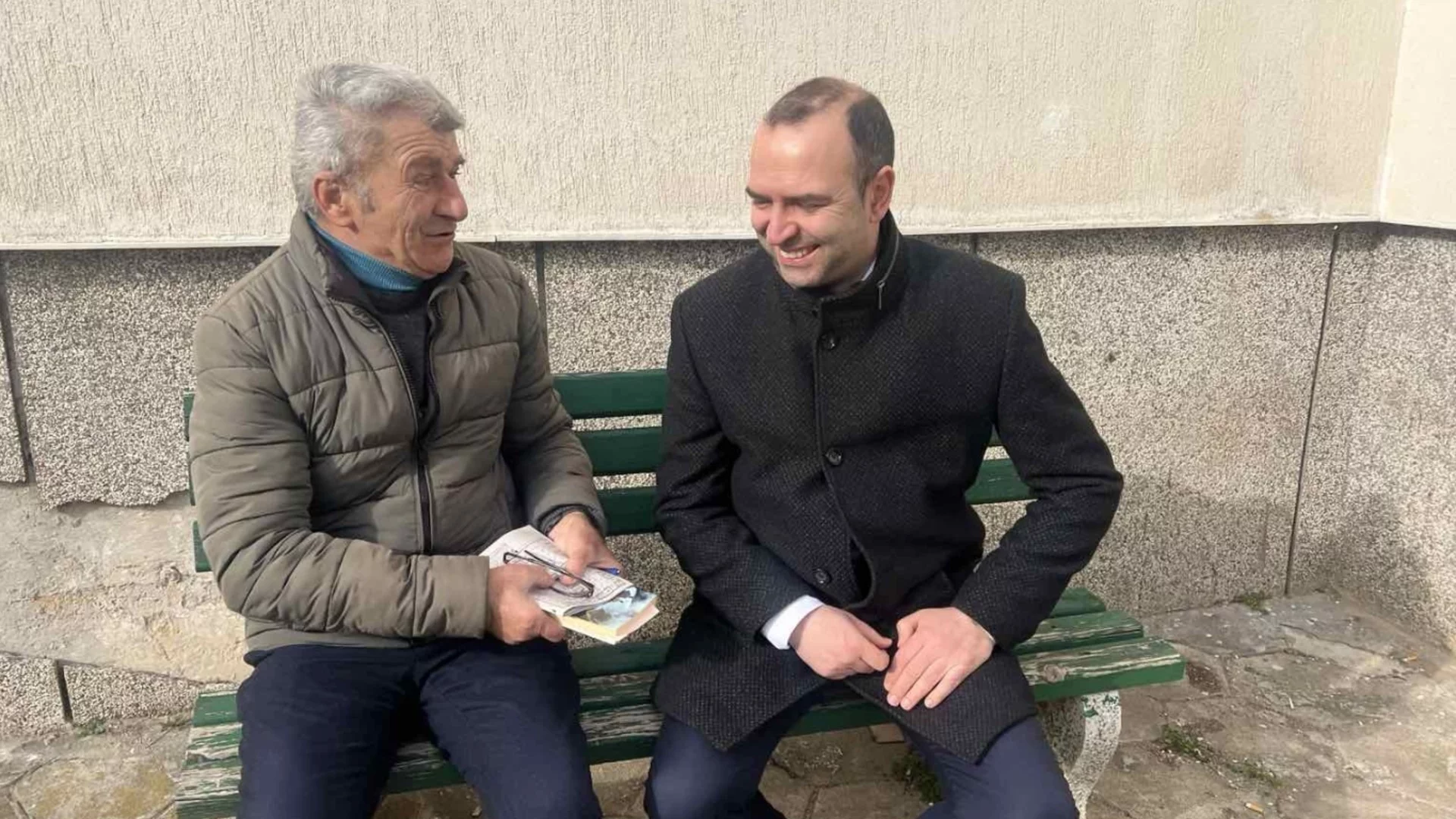 24 часа внимание за самотните пенсионери: Гривна с изкуствен интелект се грижи за Янко Атанасов 