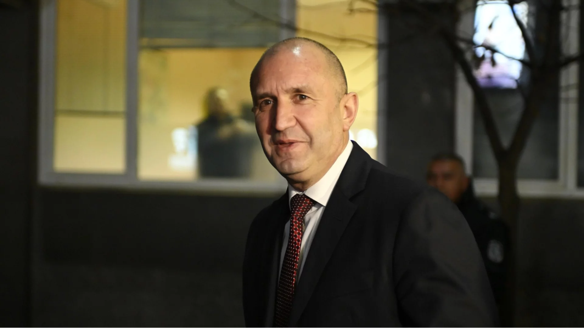 Прави ли Йотова "мръсно" на Радев за изборите: Анализ на социолози за прегрупиране след изборите