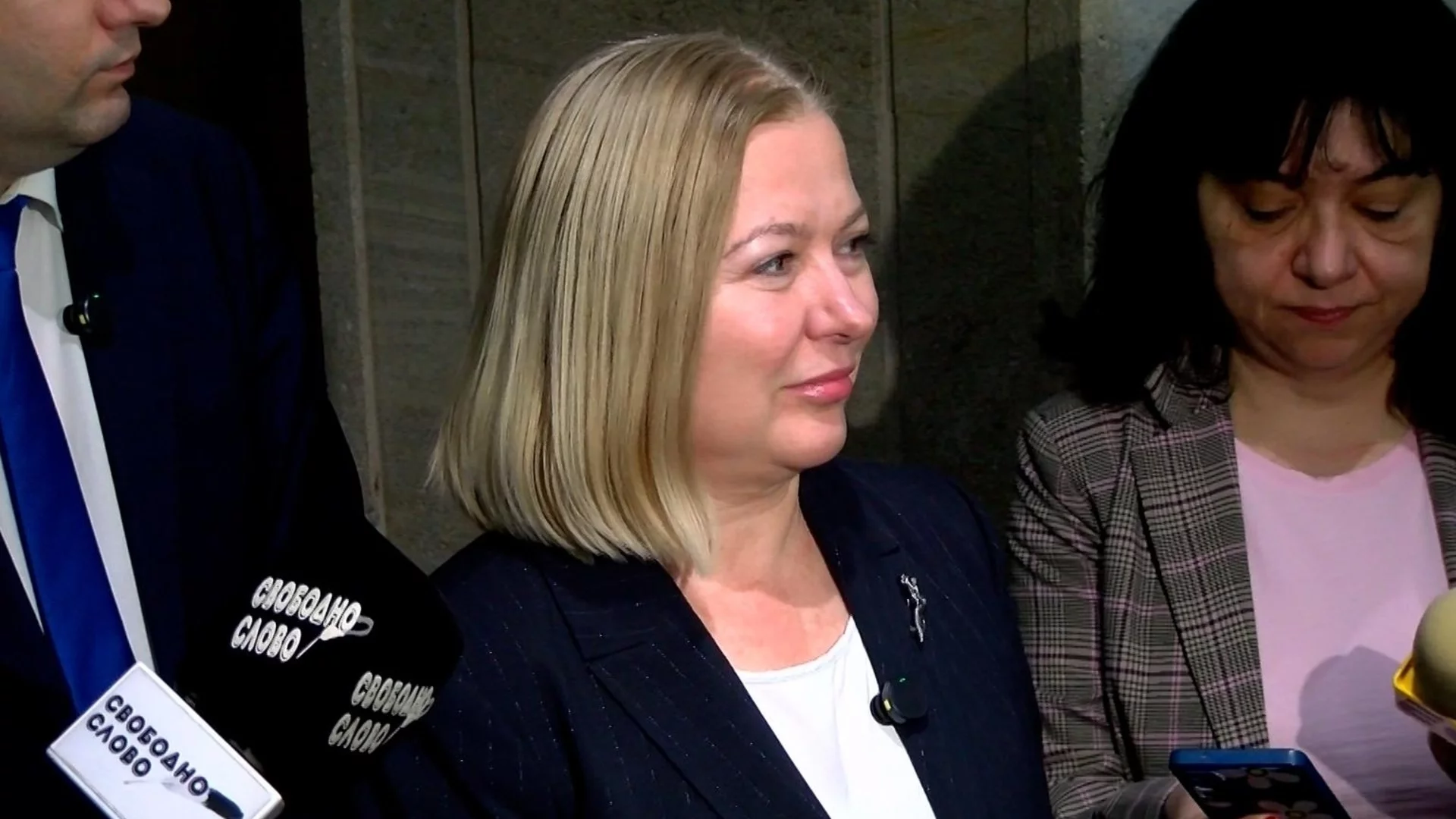 Заради секциите в чужбина: ДБ призоваха Йотова да наложи вето върху ИК