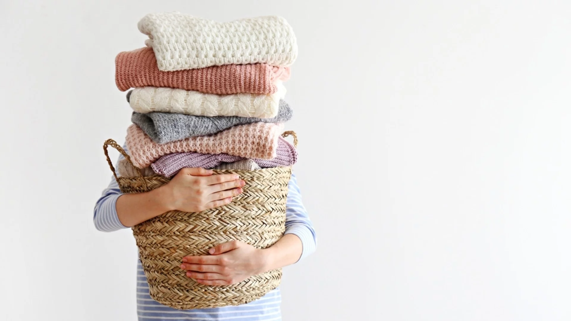 Как да сгъваме дрехите, за да заемат по-малко място