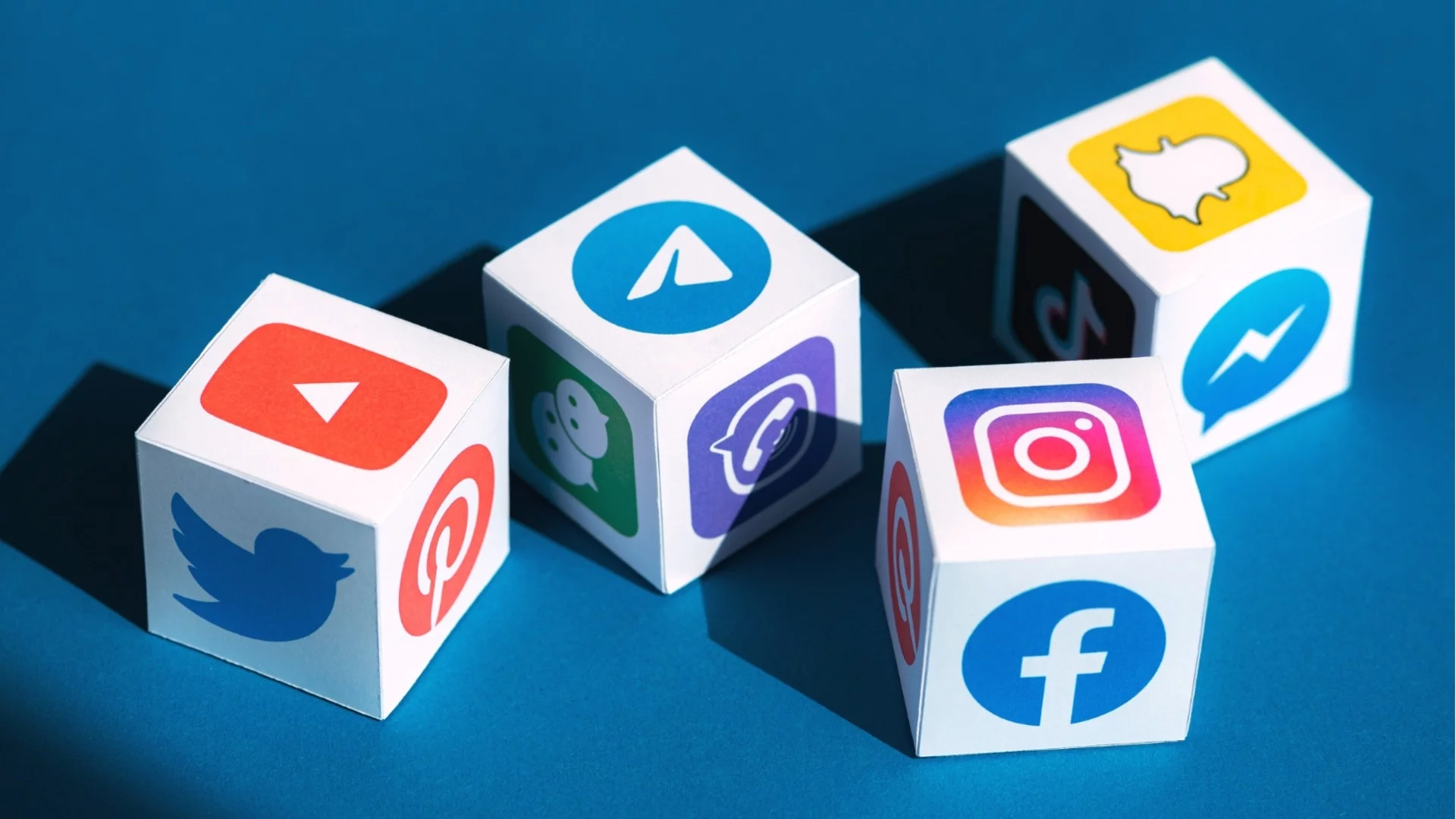 Тийнейджъри офлайн: Германия обсъжда забрана за социалните мрежи