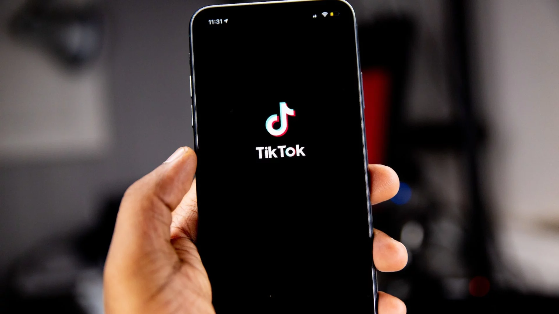 ЕК обвини TikTok в нарушение заради пристрастяващ дизайн