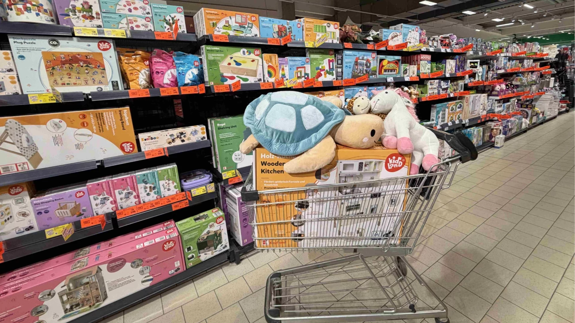 Kaufland осигури 10 000 евро за топъл обяд на деца в нужда