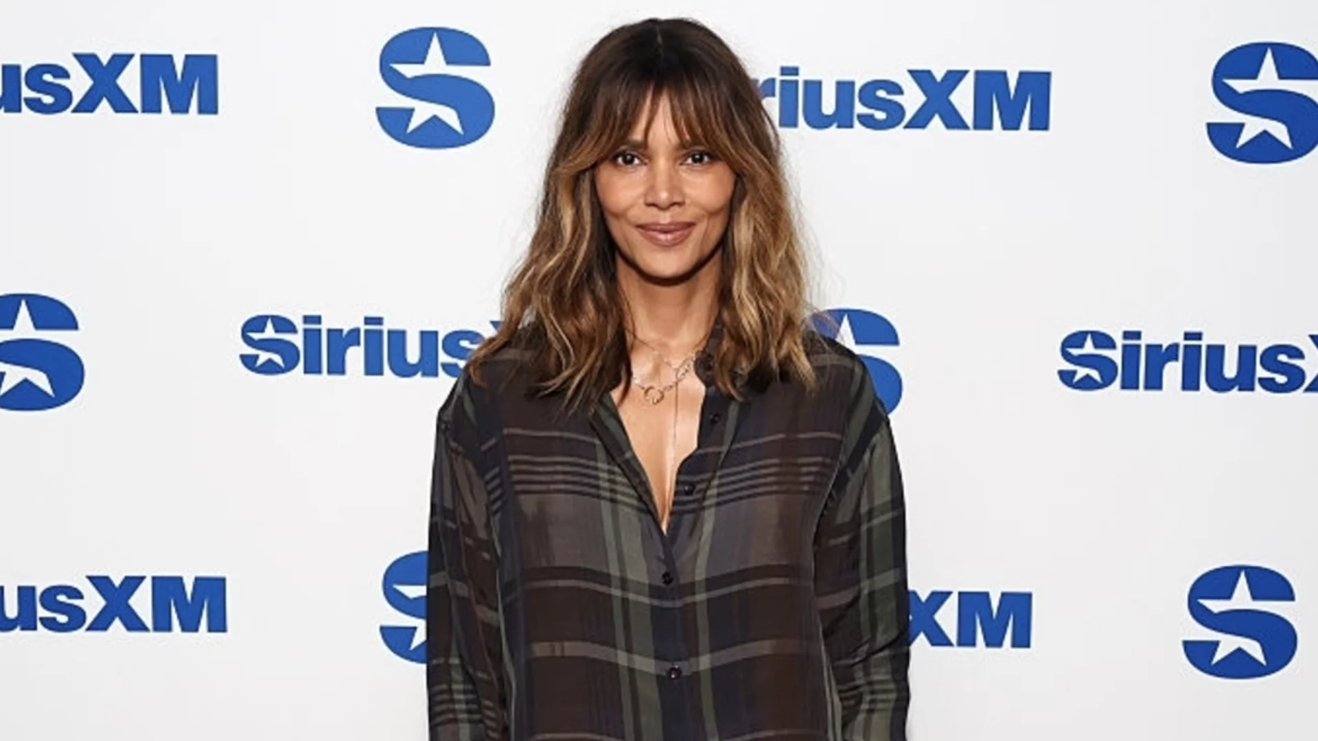 След три развода: Хари Бери потвърди, че отново е сгодена (ВИДЕО)