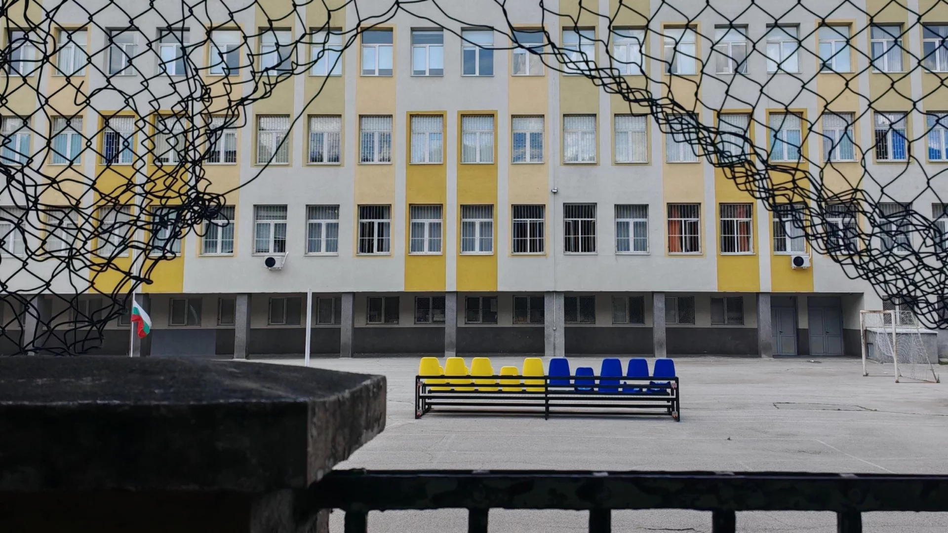 Арестуваха пловдивски учител за блудство с ученичка