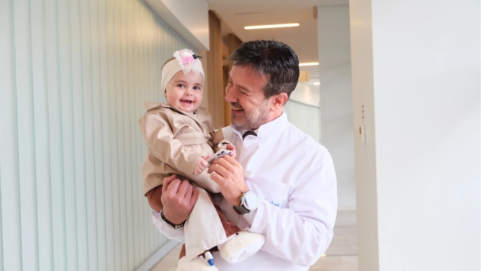 Адриана: Историята на 11-месечно бебе с чернодробна трансплантация