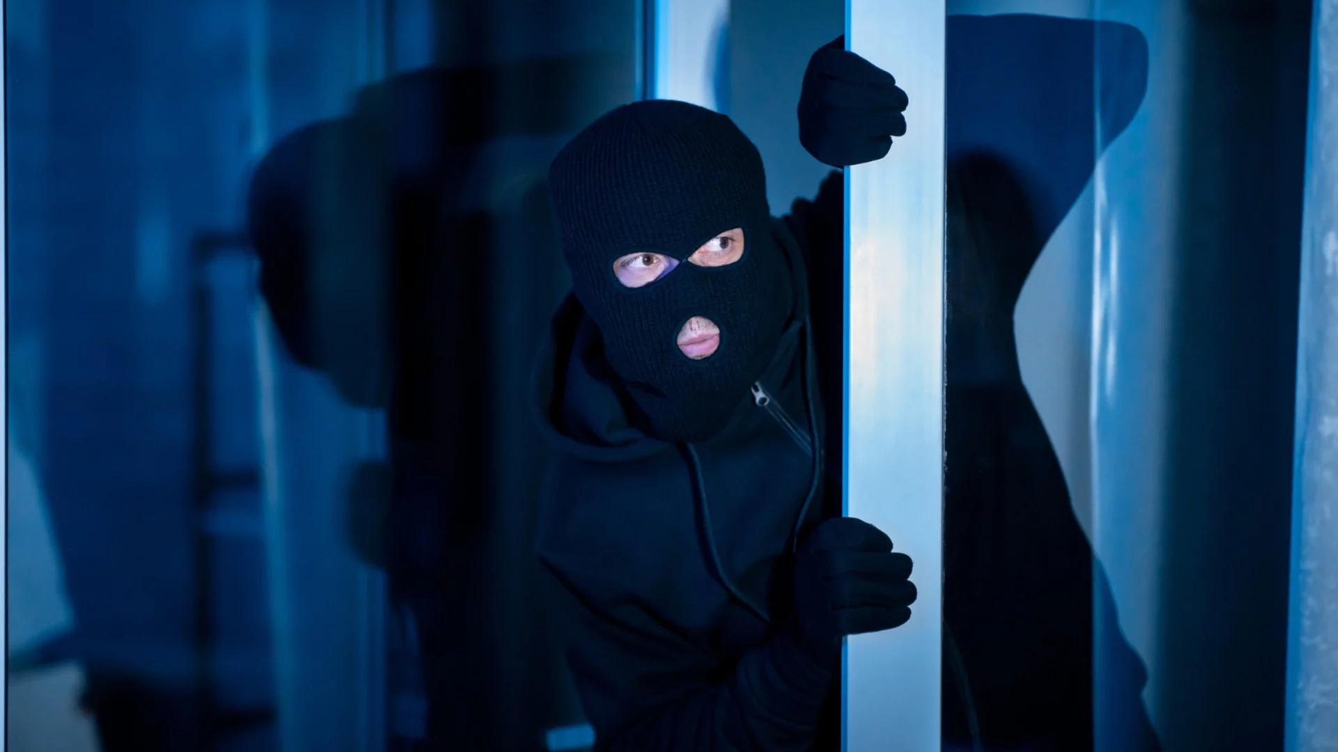 Вдъхновени от Робин Худ: Те обират магазини и дават на бедните (ВИДЕО)