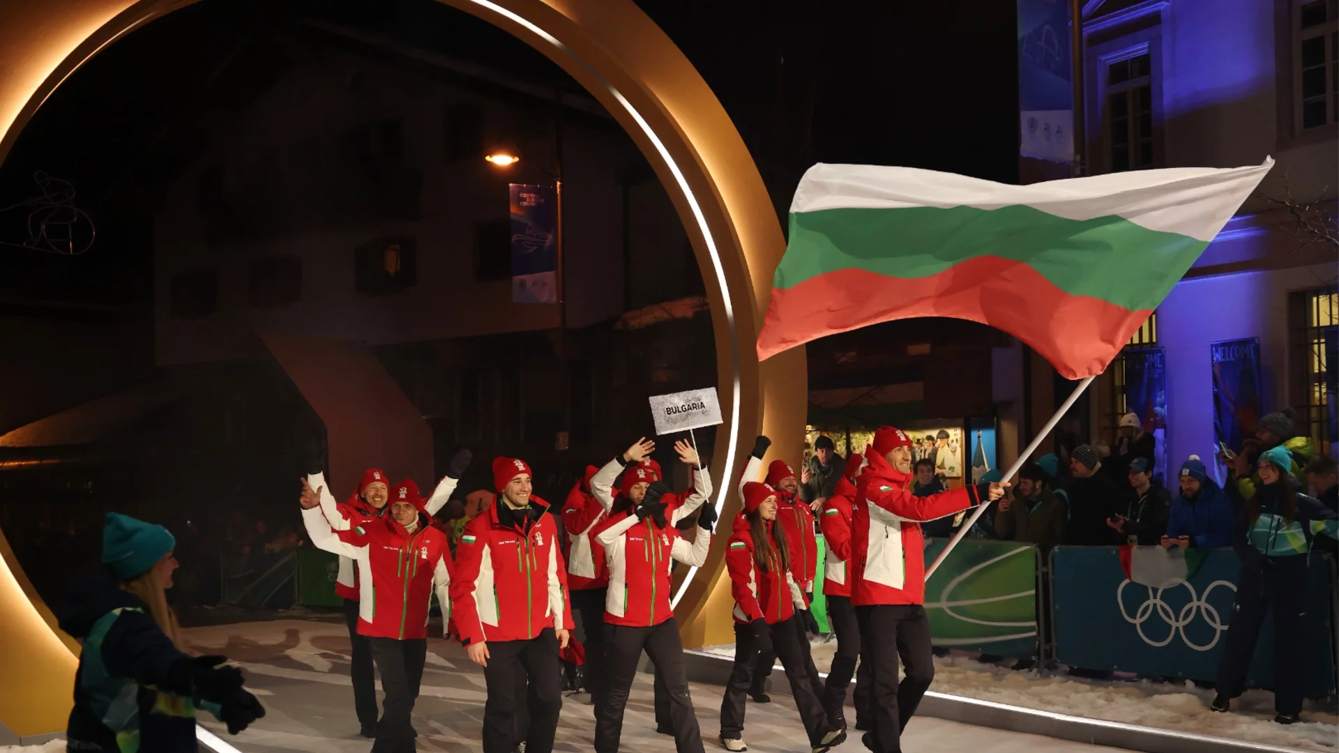 Александра Фейгин, Калина Недялкова и Владимир Илиев развяха българския флаг на Зимните олимпийски игри 2026