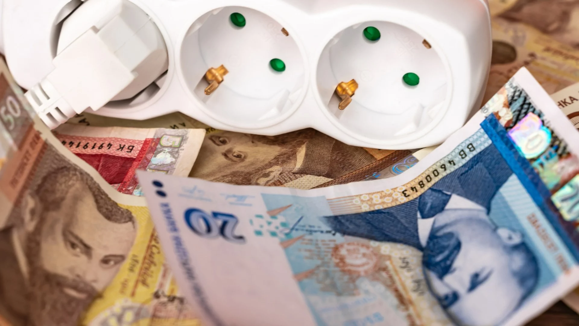 Високите сметки за тока: Грешка или системен проблем