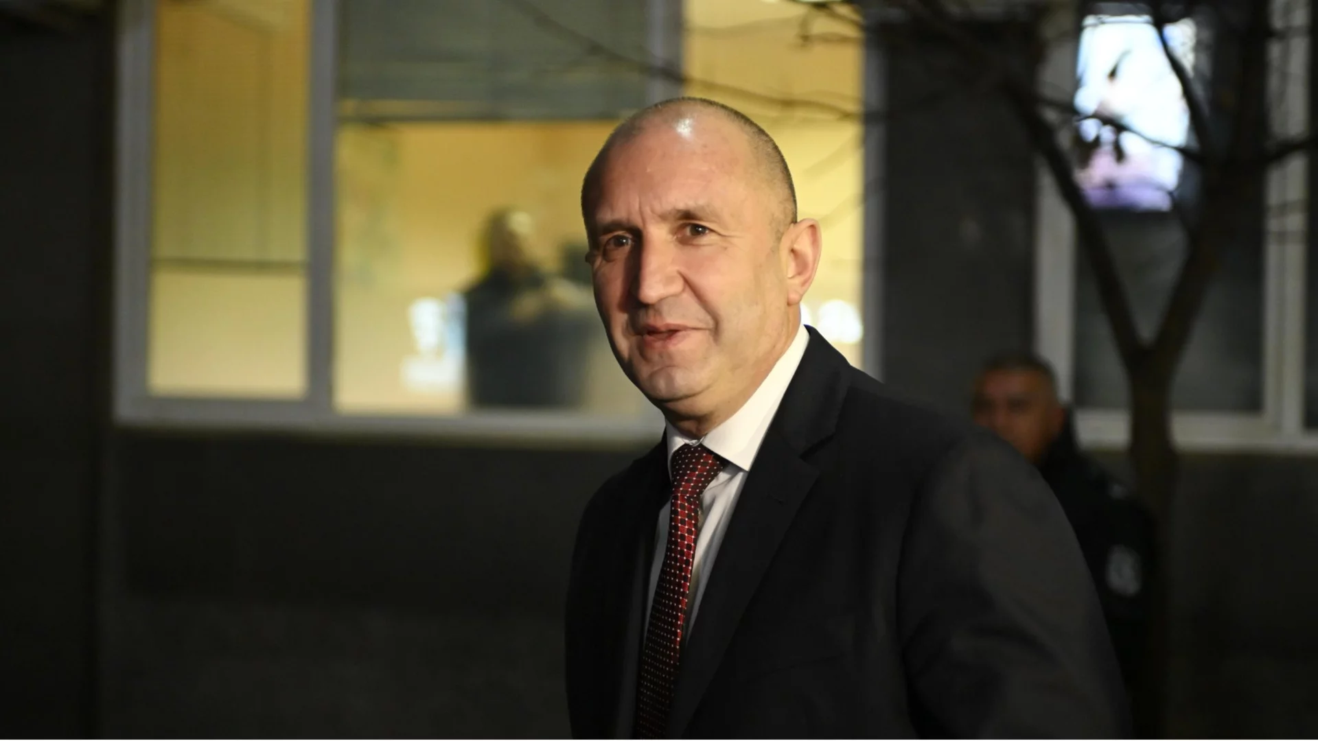 Радев заговори предизборно: Поиска пак промени за гласуването в чужбина