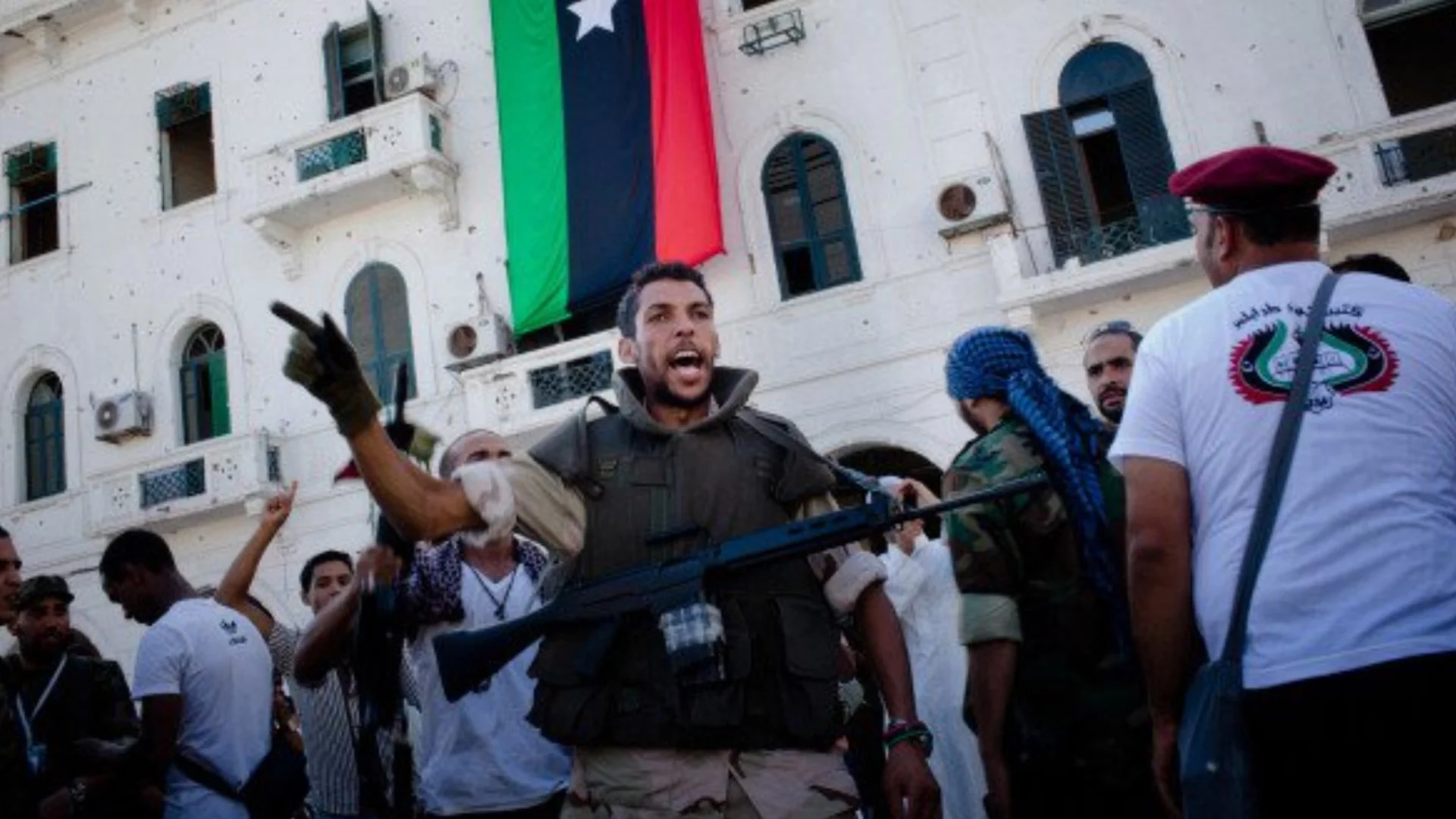 Окован и доставен като колет: Основният заподозрян за смъртта на посланика на САЩ в Либия (ВИДЕО)