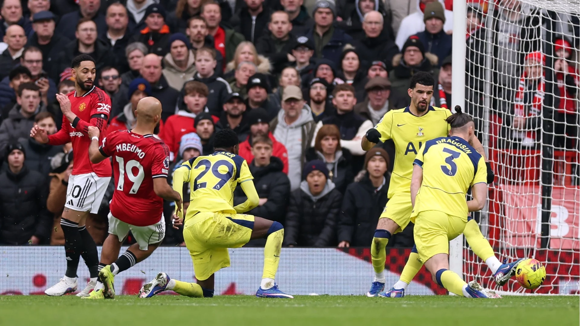 Няма кой да бие Юнайтед на Майкъл Карик! "Червените дяволи" подчиниха 10 от Тотнъм и помирисват топ 3