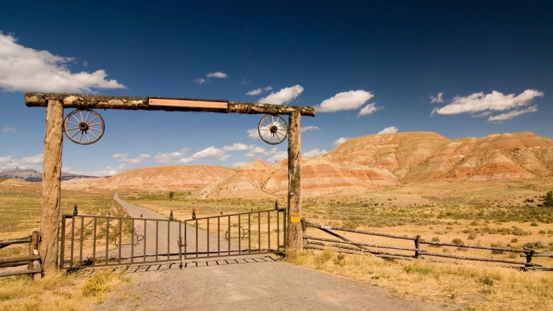 Епстийн наредил две удушени момичета да бъдат погребани край ранчото му?