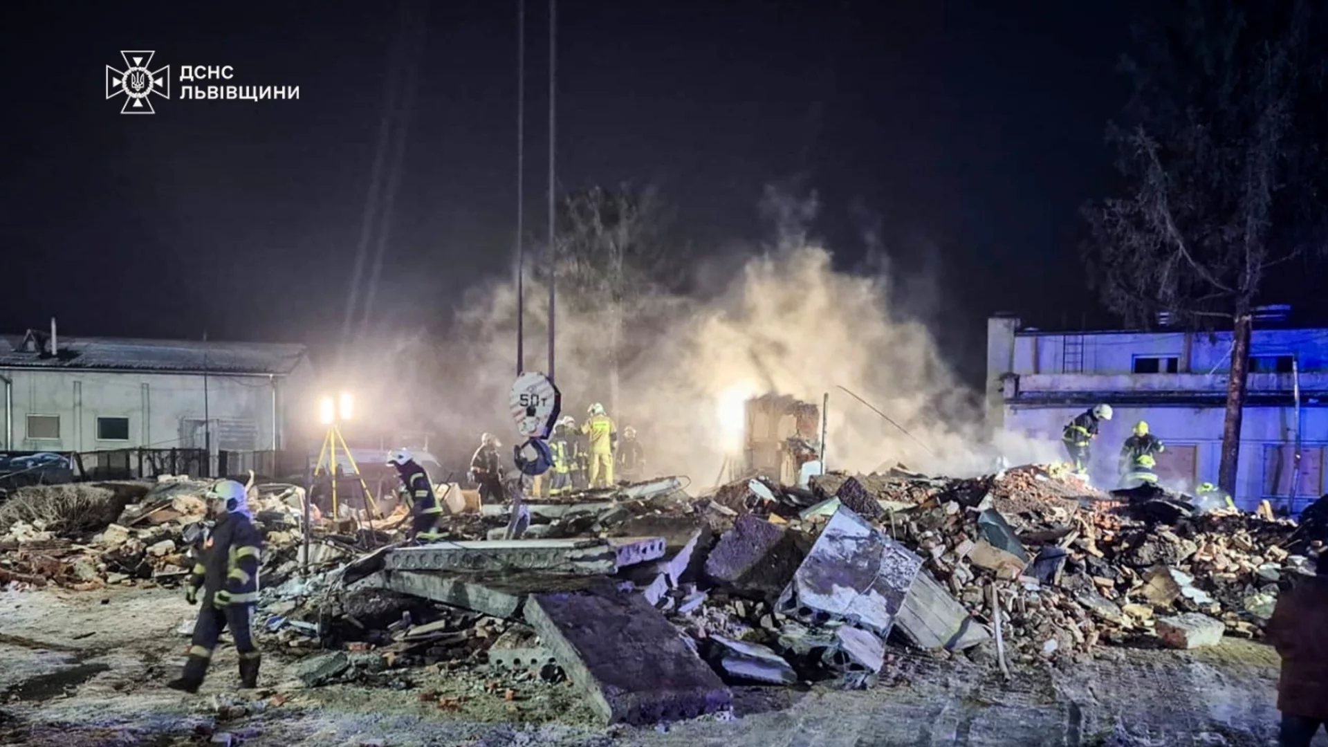 Русия с мощна атака: Аварийни прекъсвания на тока и удар по два ТЕЦ-а в Западна Украйна (ВИДЕО)