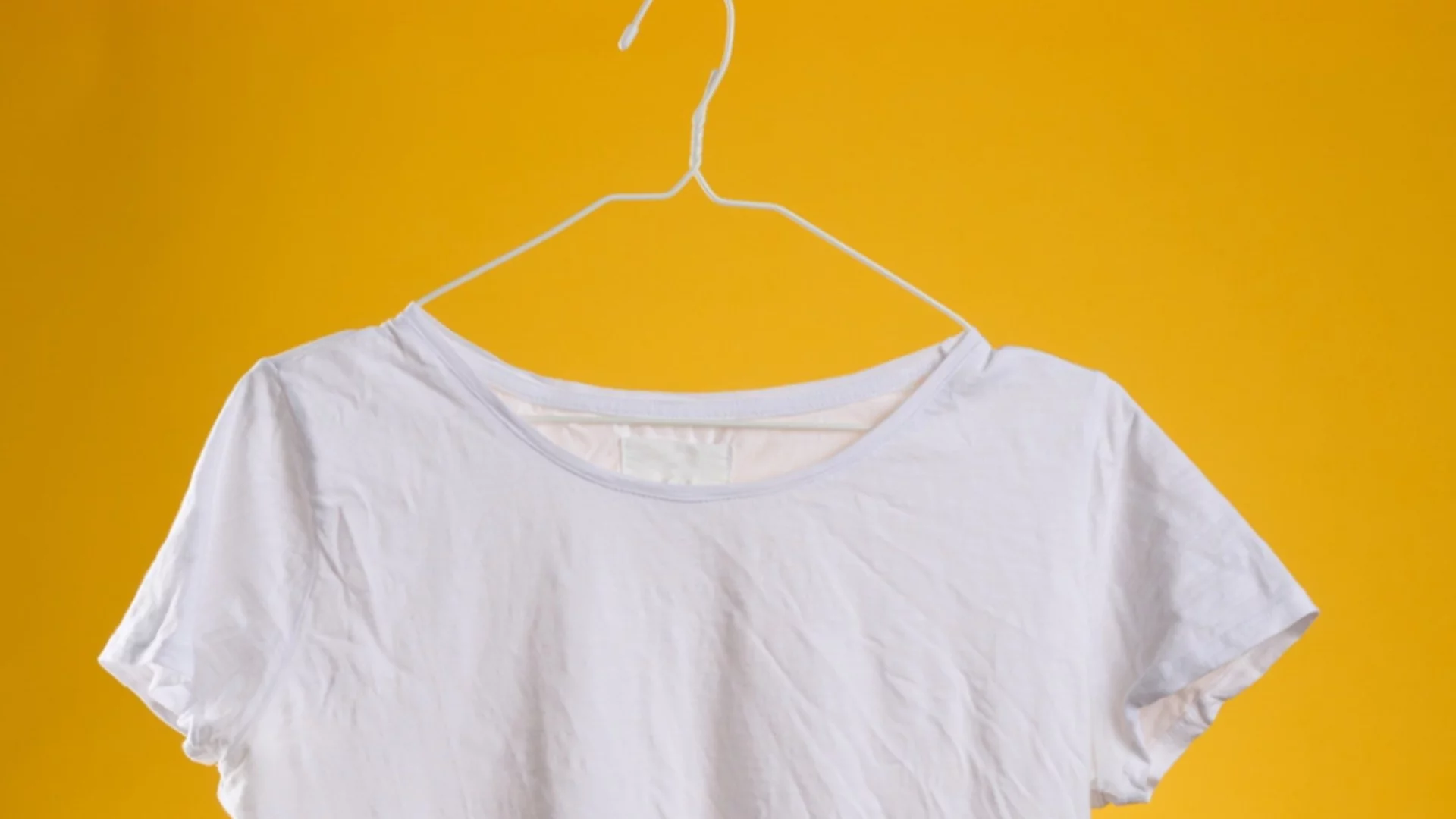 Как да избегнем намачкване на дрехите при съхранение