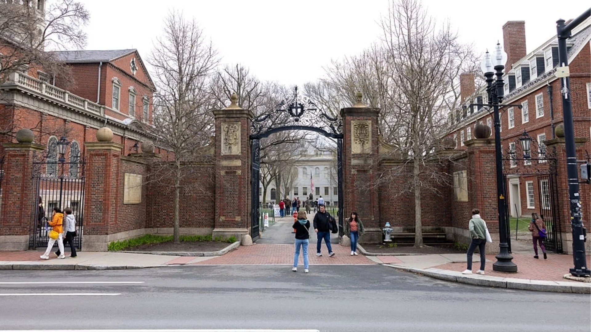 Край на връзките между Пентагона и Харвард