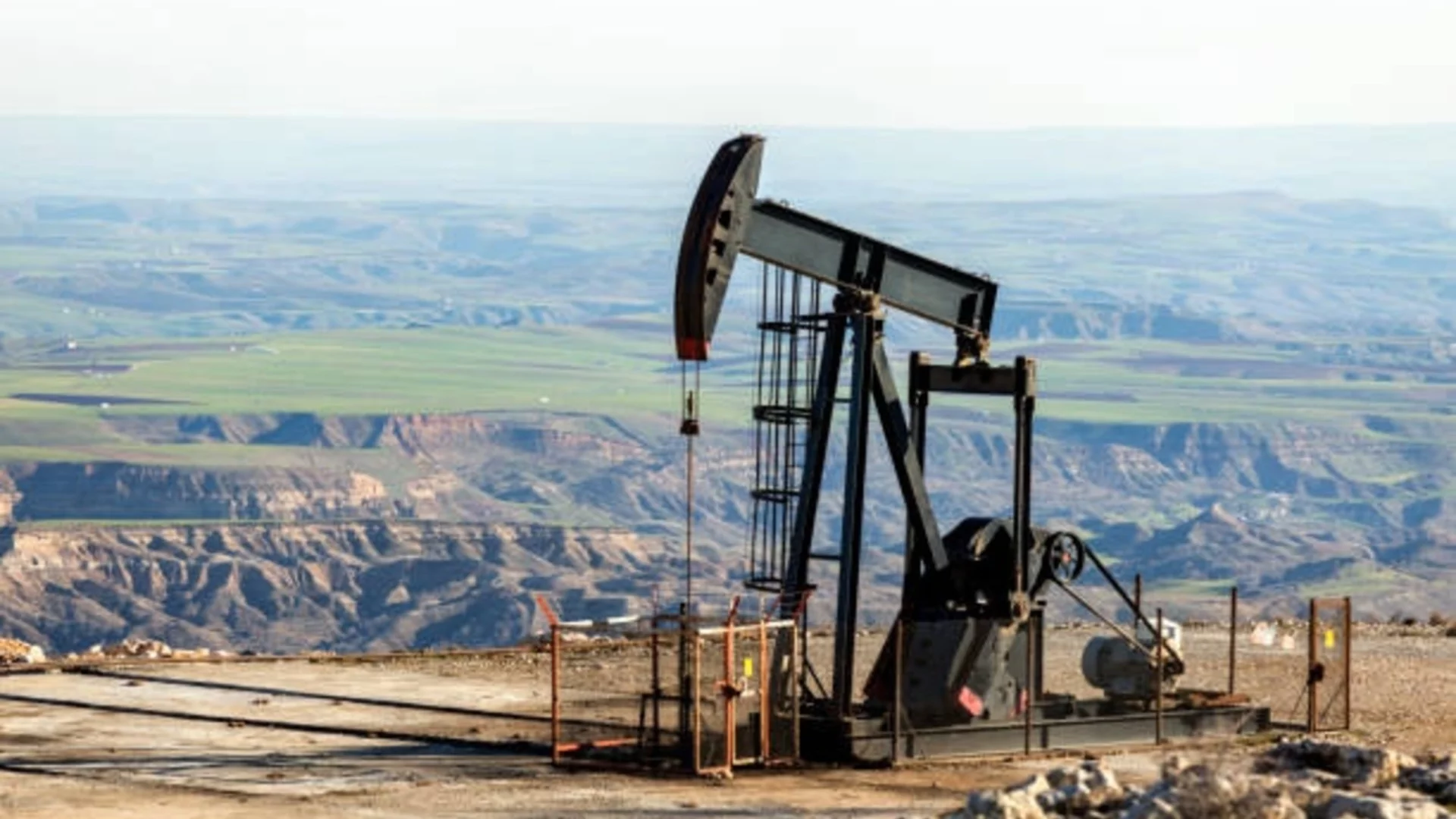 Часове след преговорите: САЩ наложиха нови санкции срещу петролната индустрия на Иран