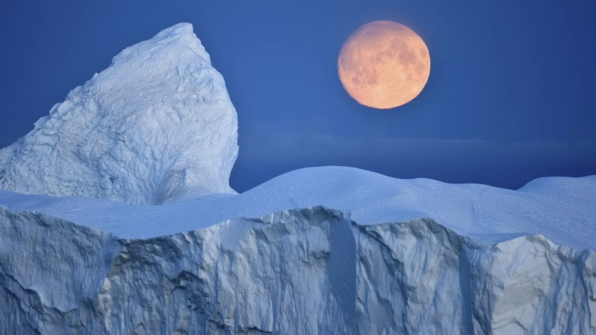 Учени: Под леда на Антарктида се крие пейзаж, който науката не си е представяла