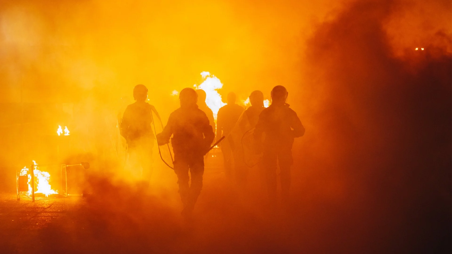 Голям пожар избухна в Русе, има пострадал