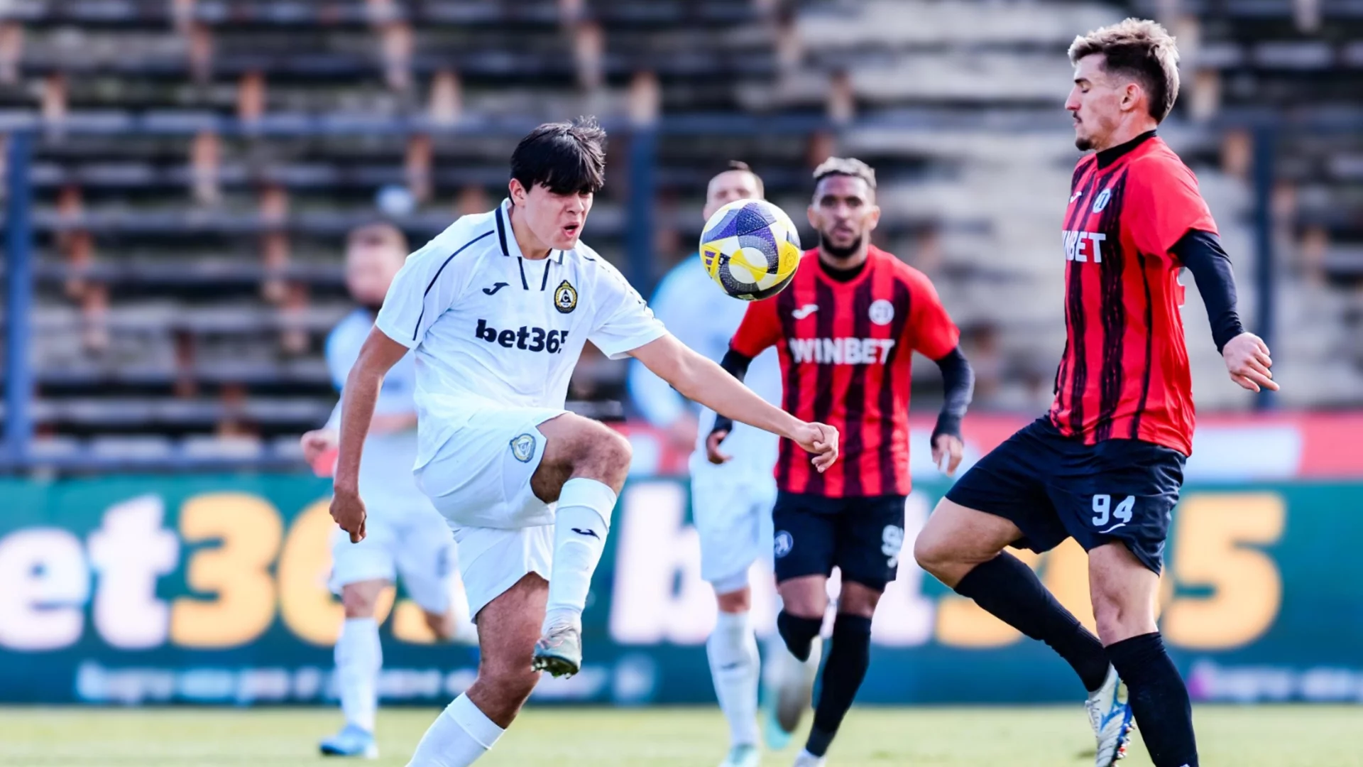 Локо Пловдив удари "децата" на Славия, Добруджа даде заявка, че ще се бори до последно в Първа лига