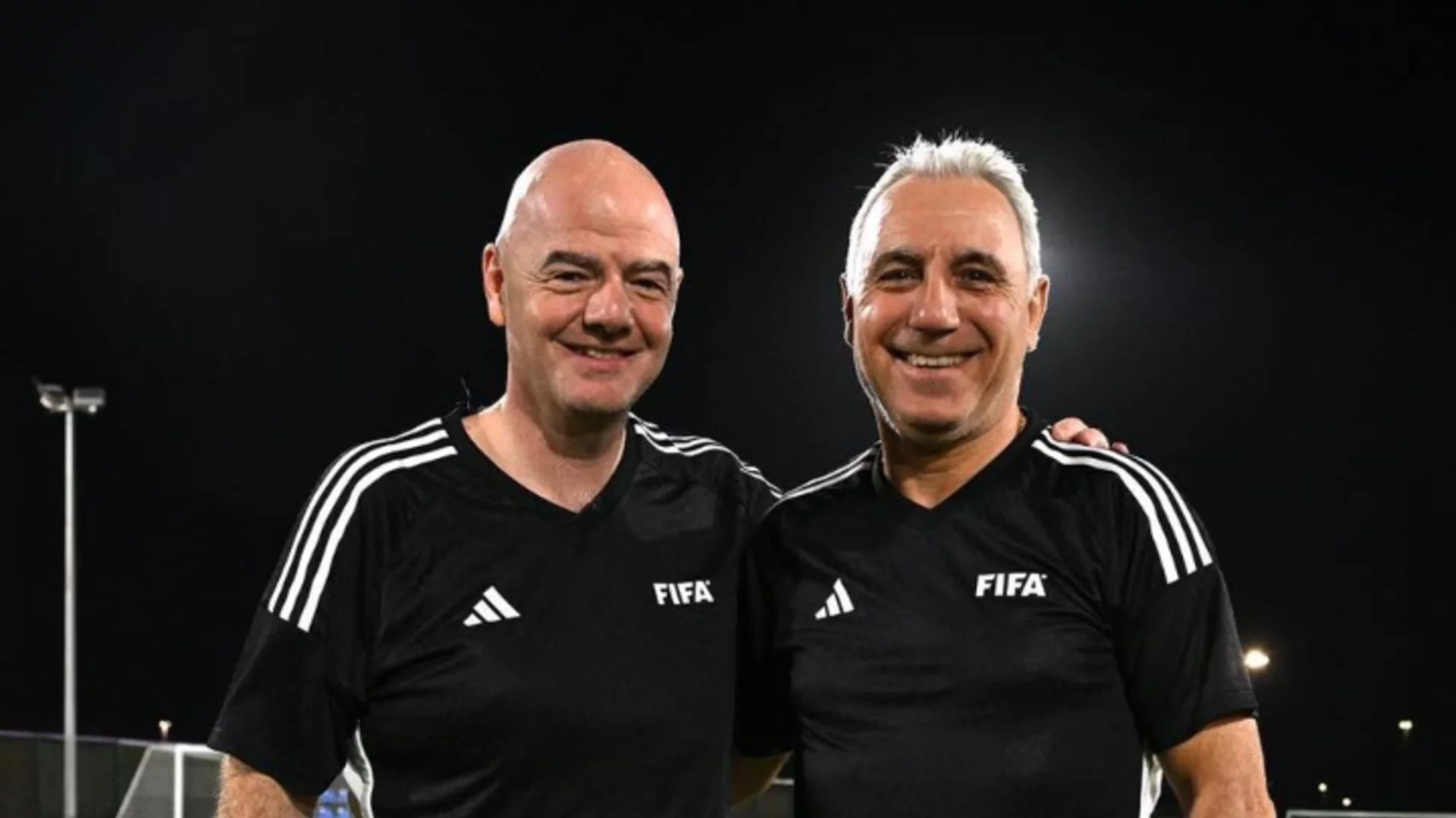"Не знам дали ставаш на 25 или 26?": Президентът на ФИФА уважи юбилея на Христо Стоичков (ВИДЕО) 