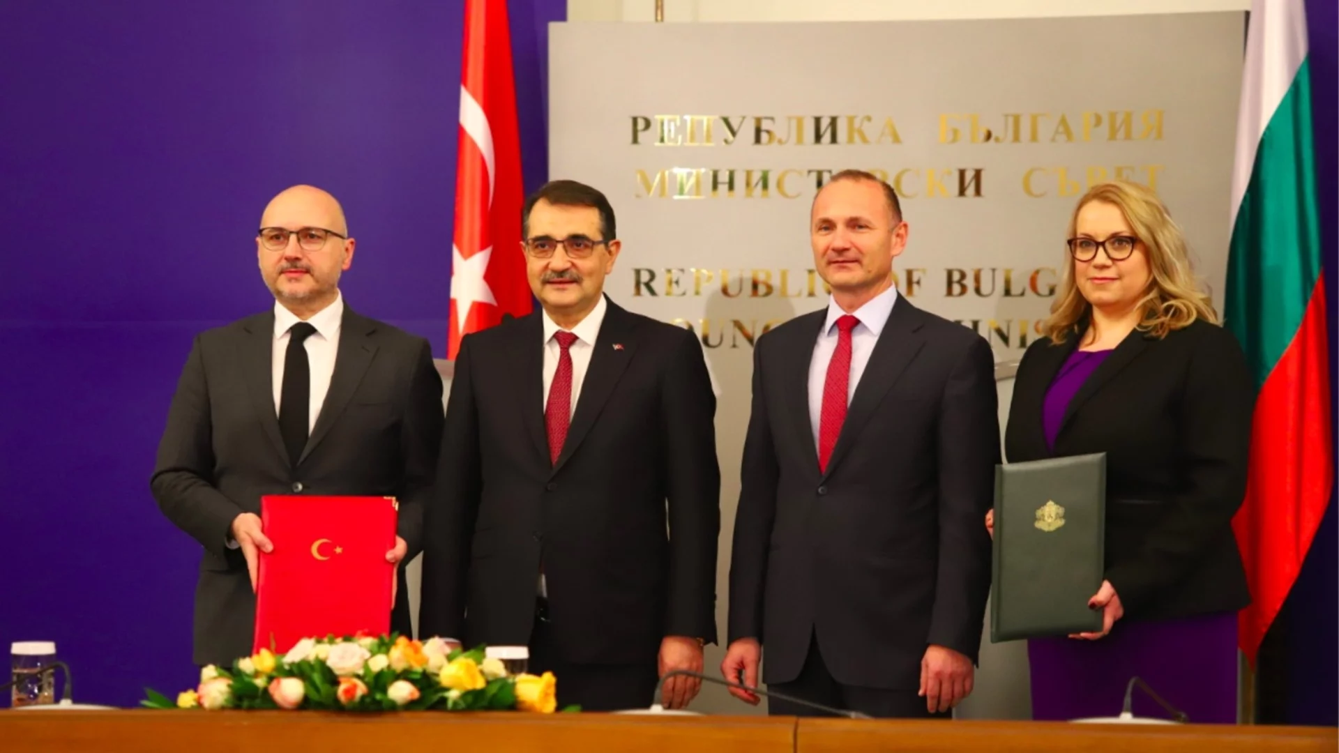 България не плаща по договора с "Боташ", фактурите се трупат: Бивш енергиен министър за замитаните проблеми под килима