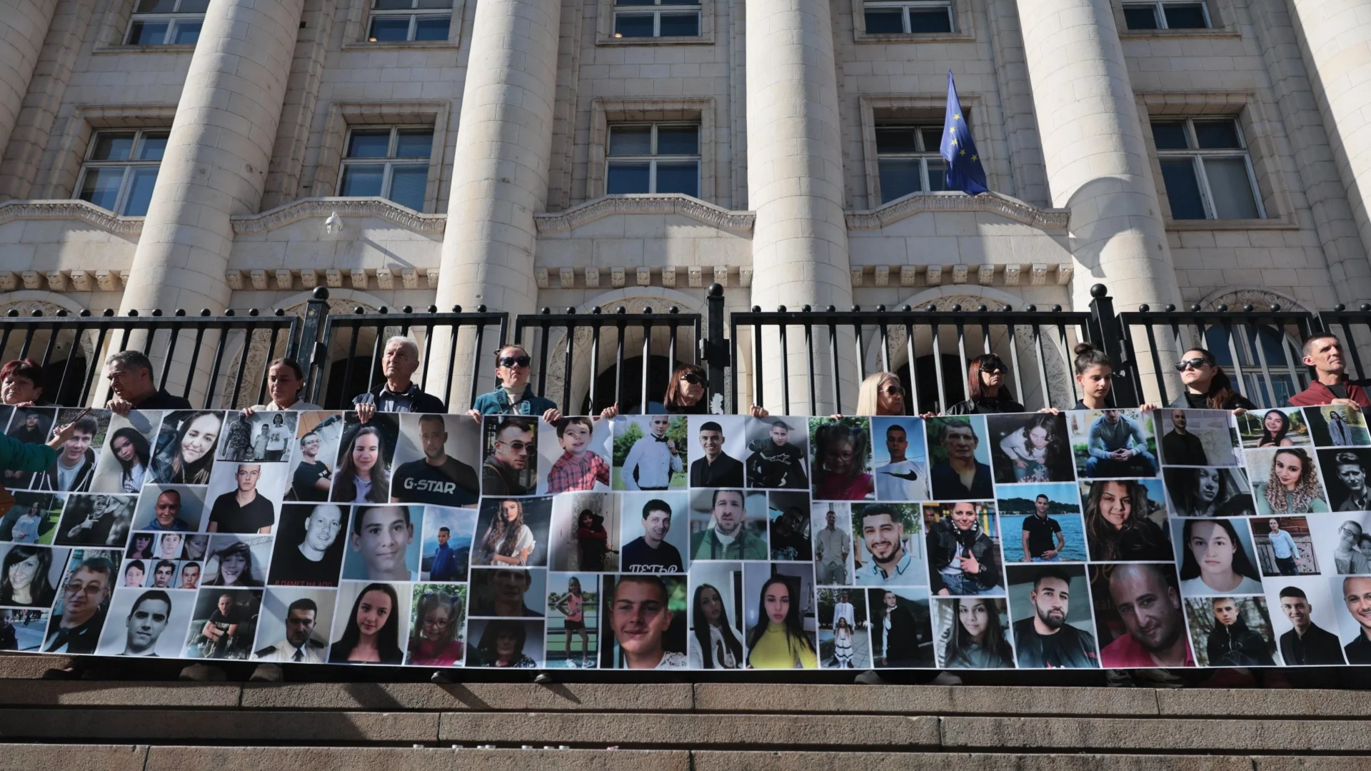 Кой диктува законите и кой минава през ада: Нов протест срещу пречупените детски крила и мечти