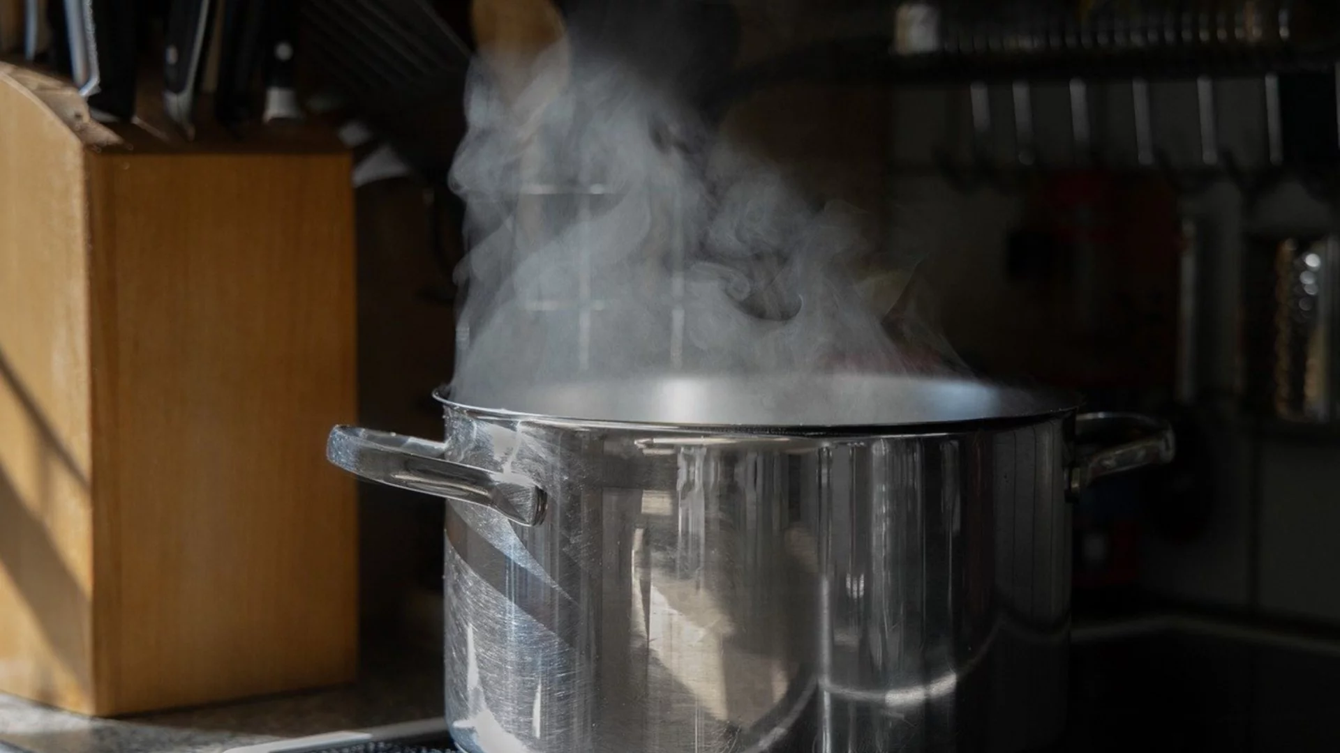 Грешка при варене с много вода: кога е излишна и как да я избегнем