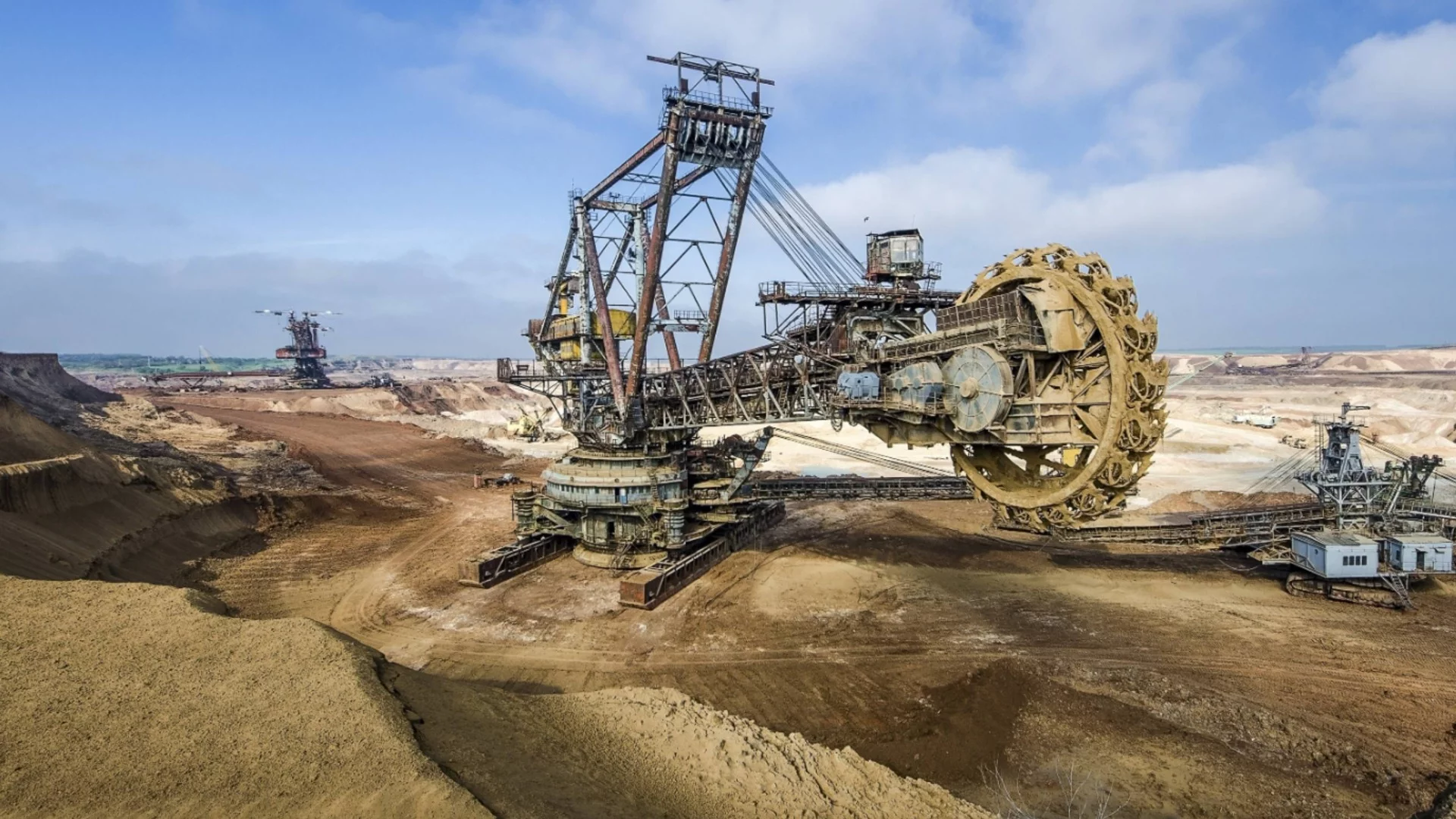 САЩ "воюват" с Китай за полезните изкопаеми на Африка