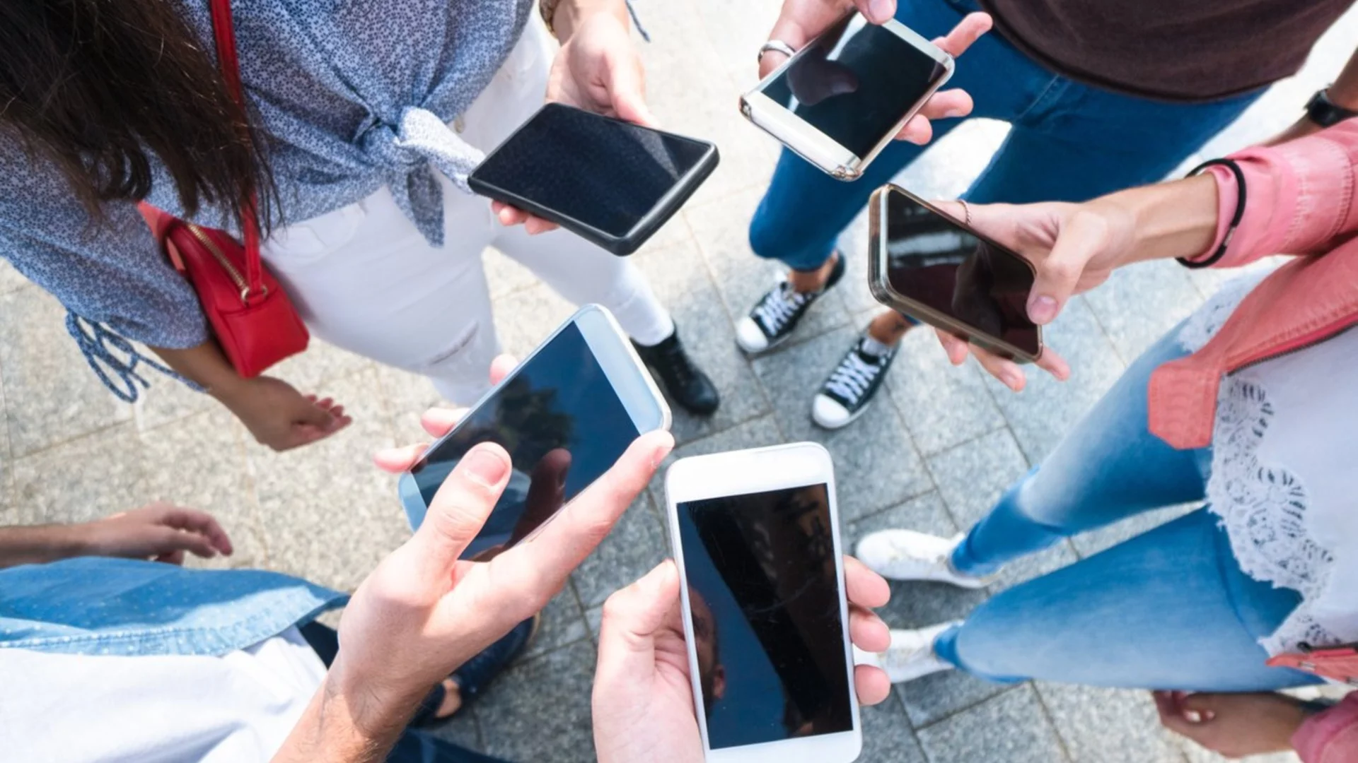 Все повече деца търсят помощ заради емоционални кризи: Тревожна тенденция