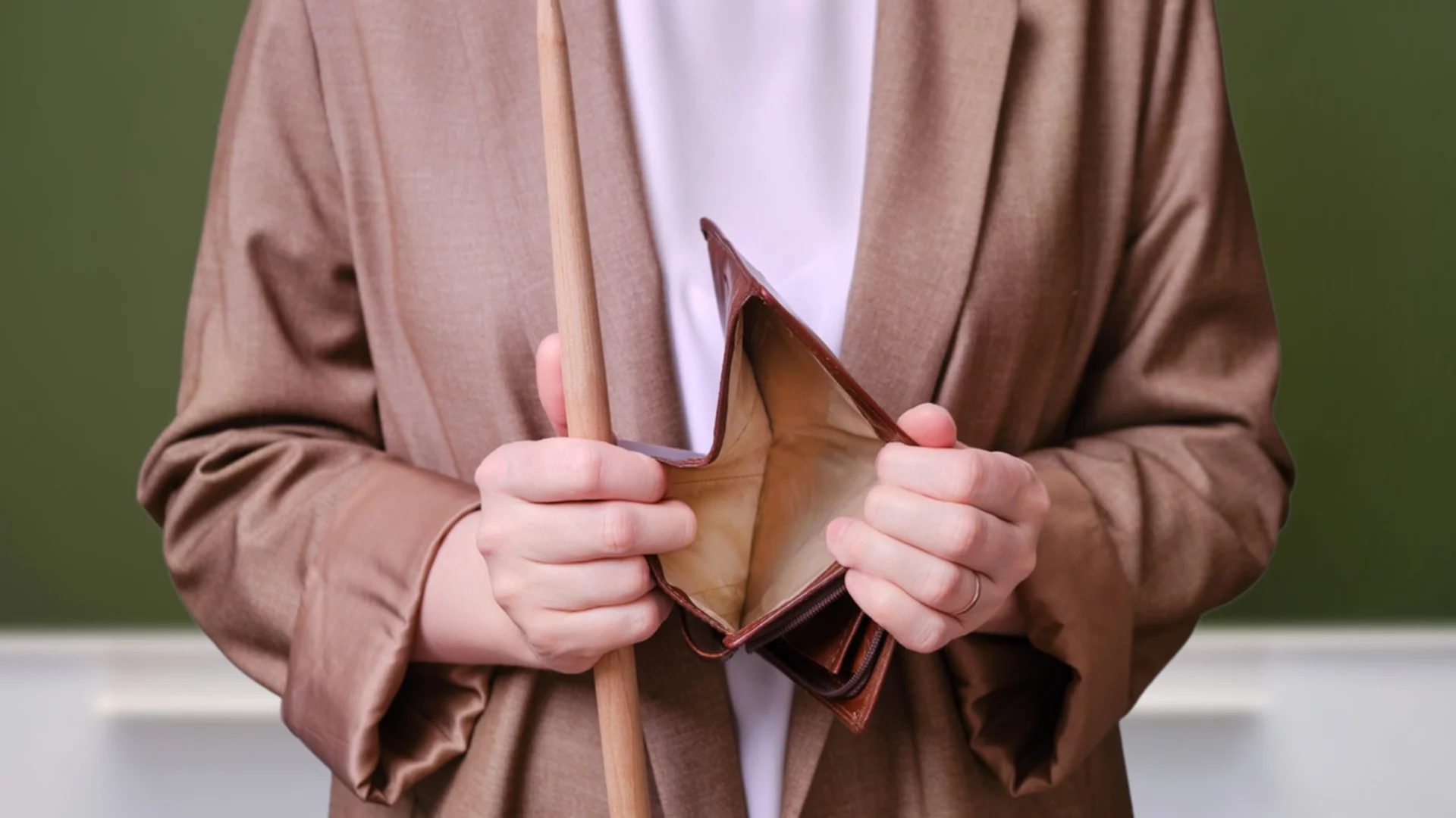 Работят, но са бедни: НСИ с тревожни данни за доходите на българите