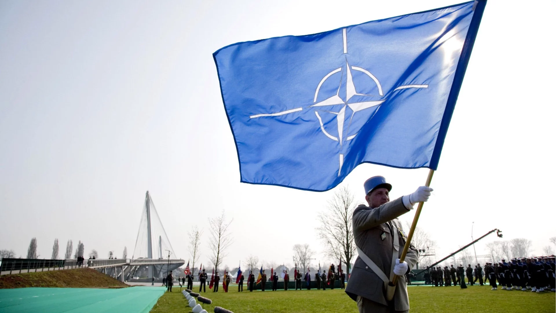 Европа поема командването: САЩ предават ключови позиции в НАТО на европейски офицери