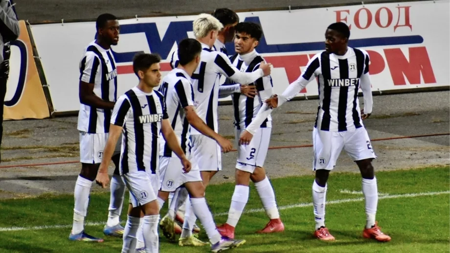 Локомотив Пловдив - Ботев Пловдив НА ЖИВО по ТВ: Къде и кога да гледаме пловдивското дерби за Купата?