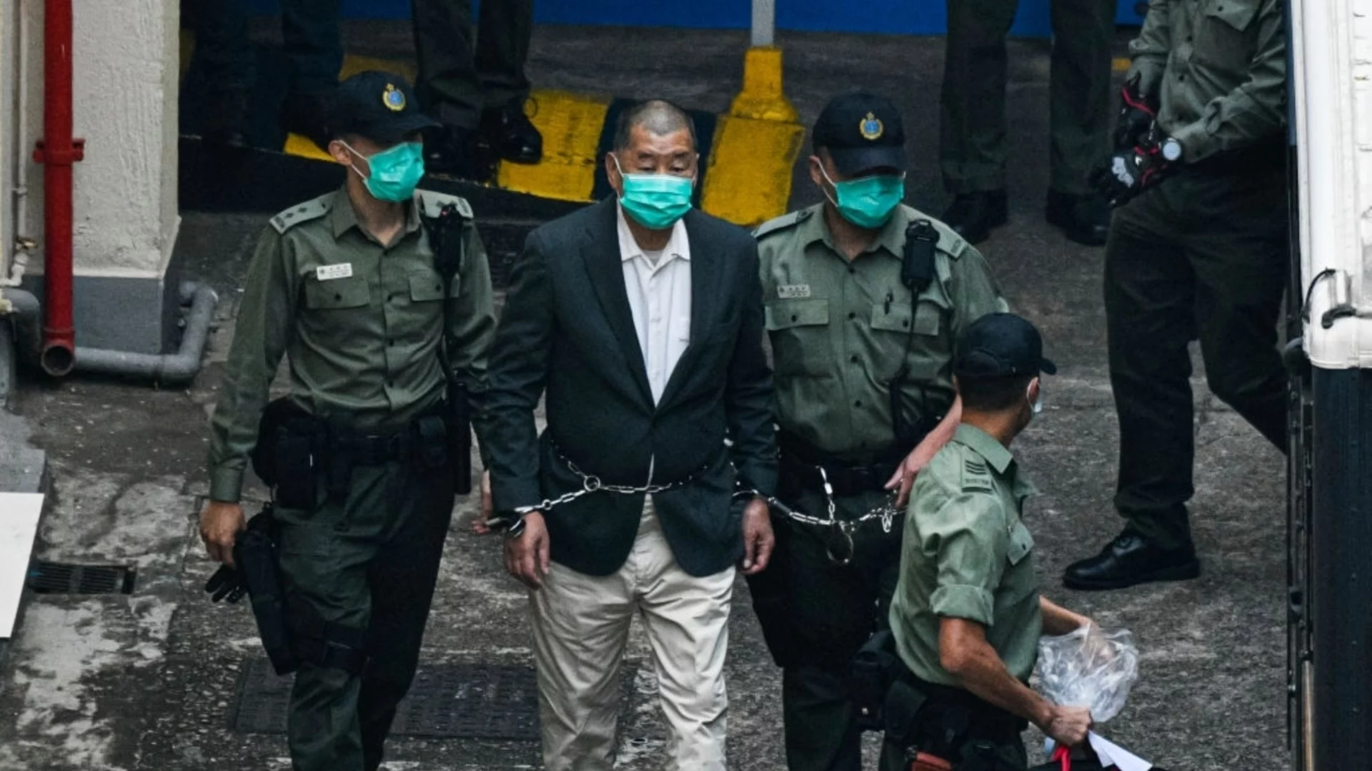 Тежка присъда за продемократичен медиен магнат от Хонконг, критикувал Китай и срещал се с лидери на САЩ 