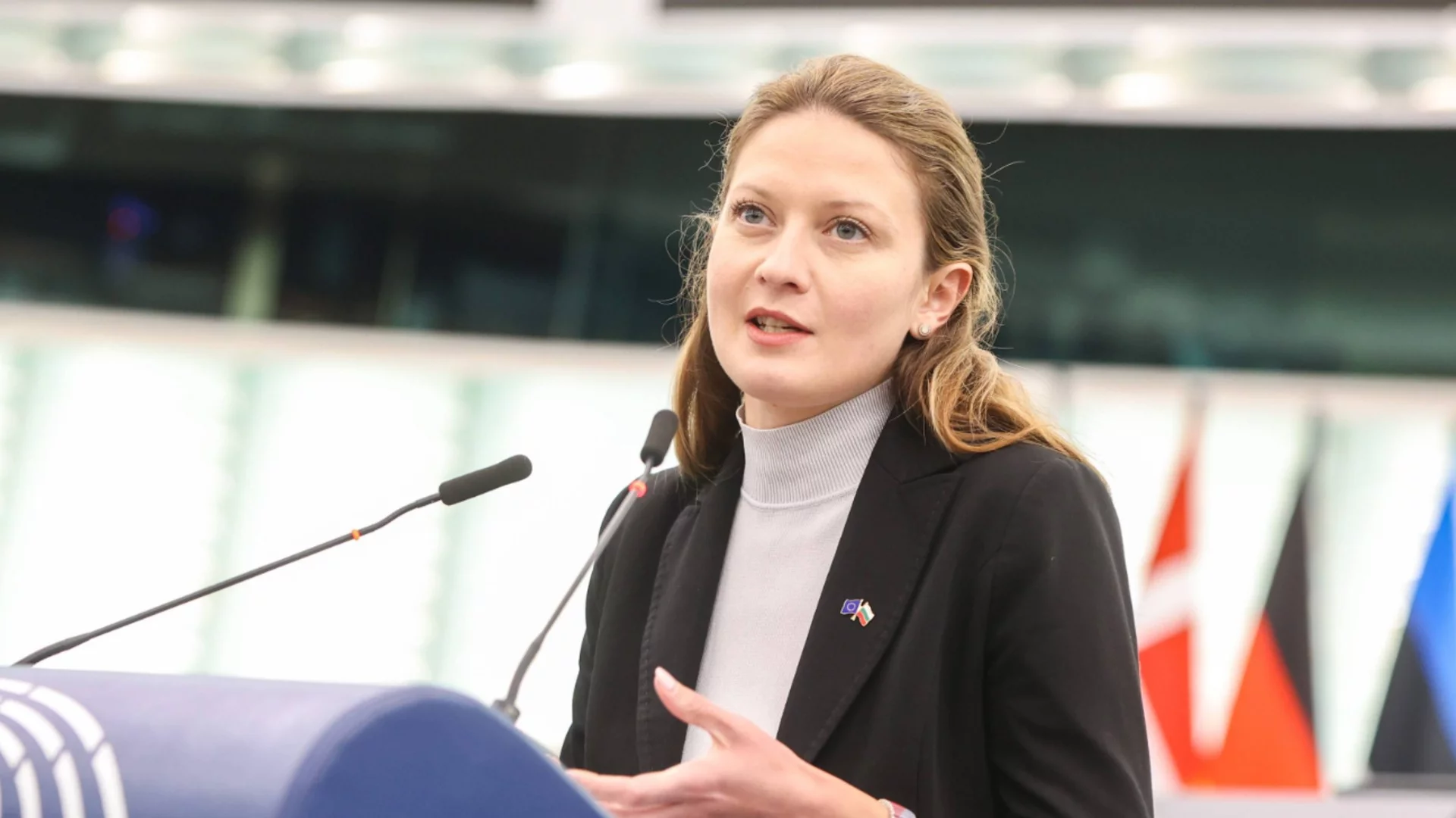 Цветелина Пенкова за БСП и зависимостите от Пеевски: Нека не слагаме клеймо на цялата партия