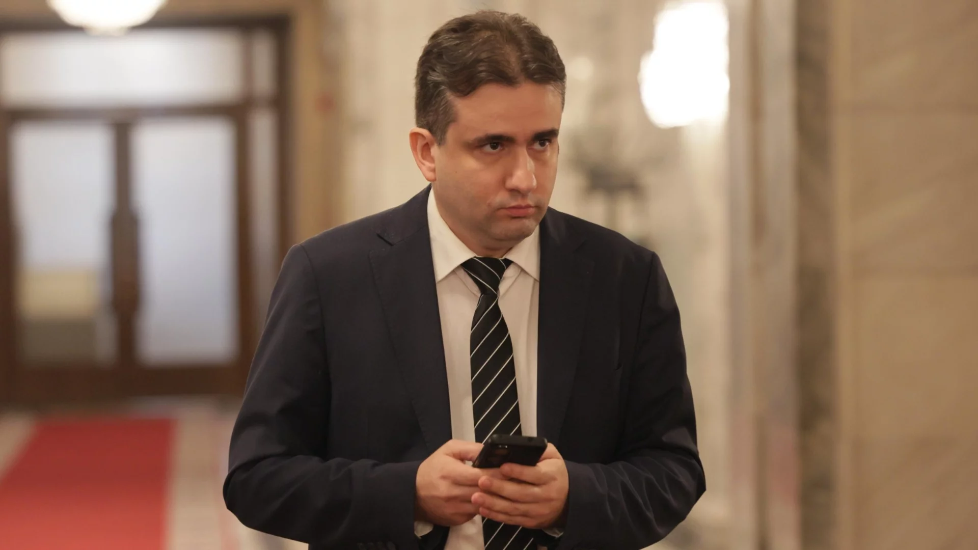 Лесни за хакване камери: Божанов със сигнали до ГДБОП и КЗЛД