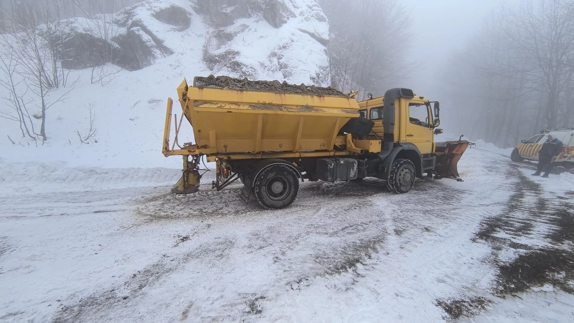 Спряха преминаването на камиони през основен проход