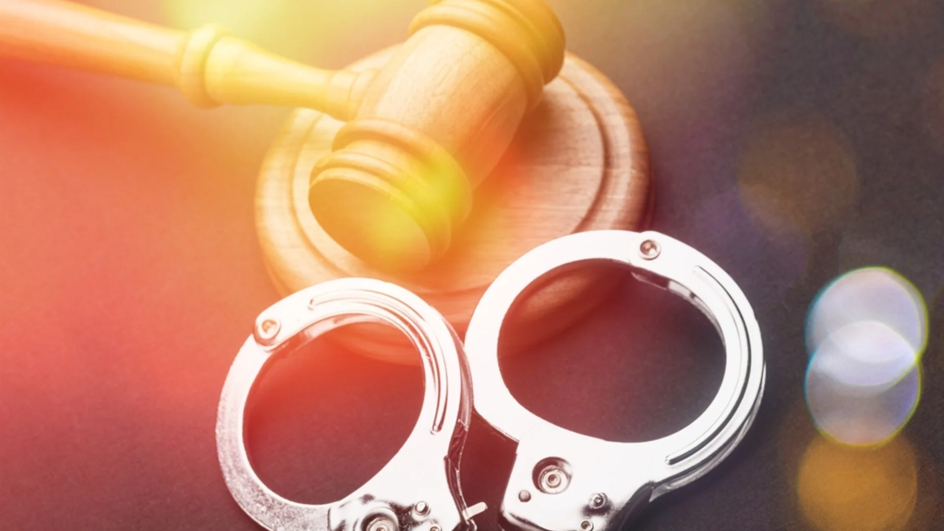 79-годишен мъж е обвинен за изнасилвания на 89 непълнолетни в 8 държави