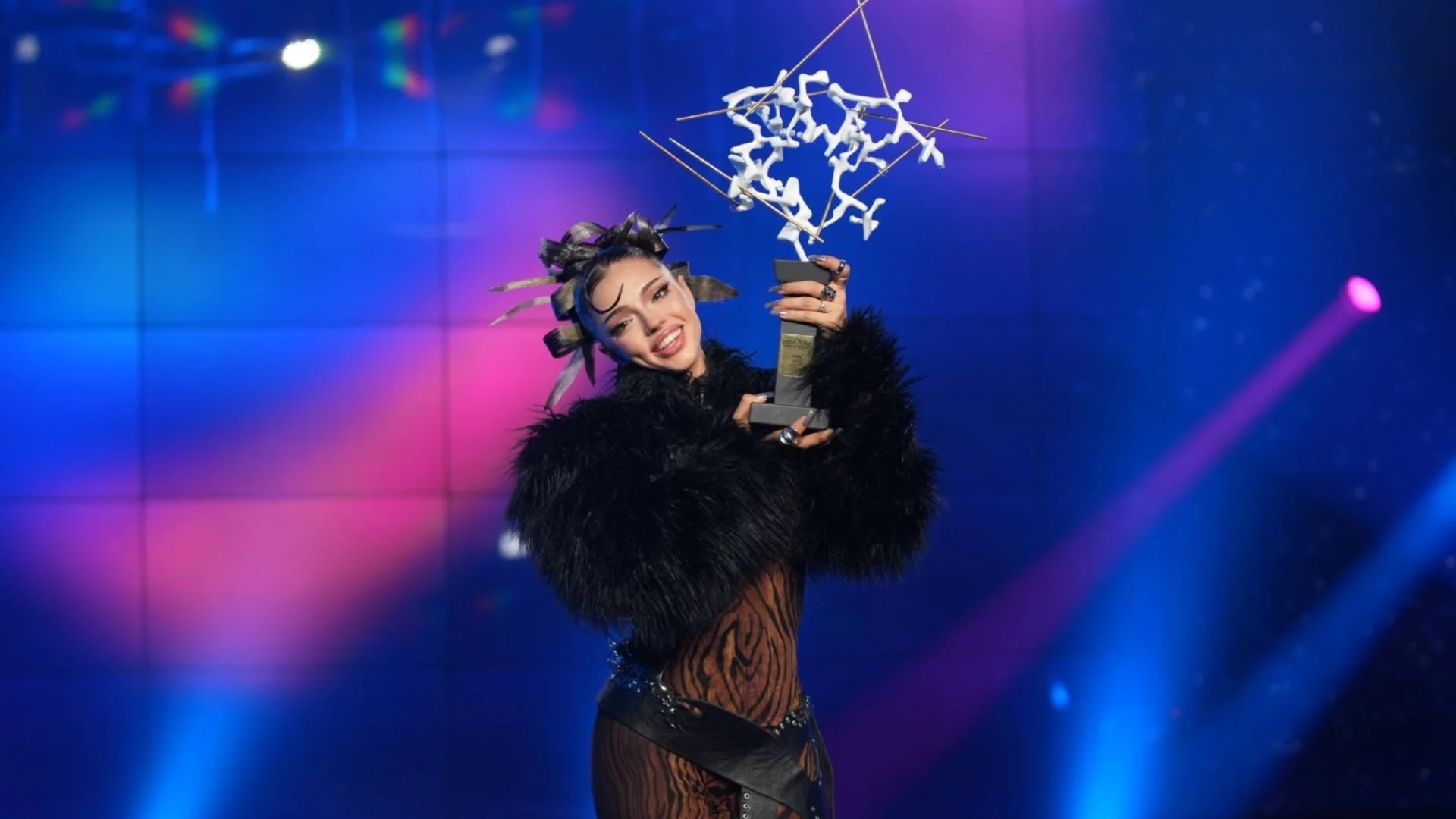 Без да сме избрали песен, DARA се изстреля при букмейкърските залози на "Евровизия"