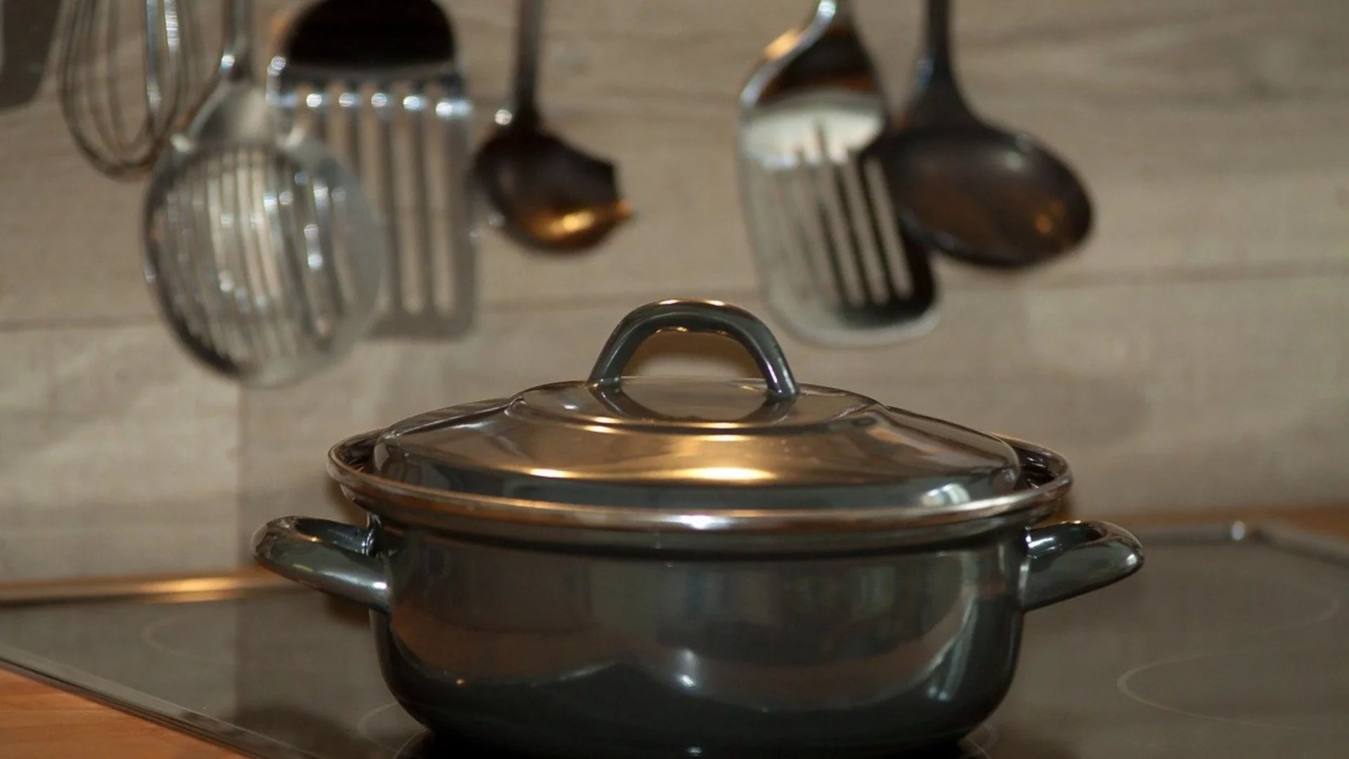 Грешки при почистване на кухненски уреди от неръждаема стомана