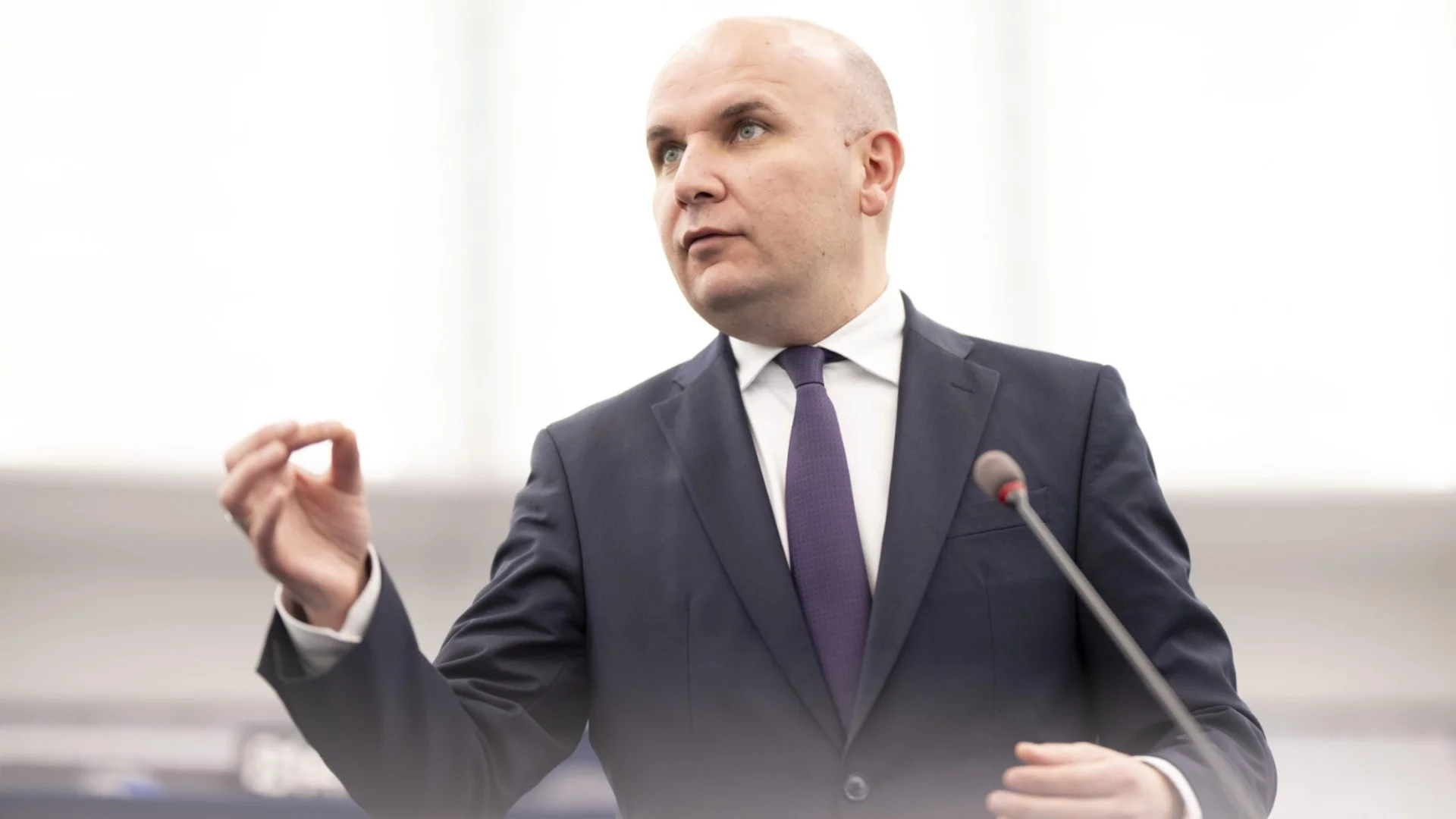 АПС отнесе до ЕК ограничаването на секциите в чужбина, иска вето на президента