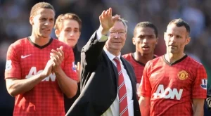 Тъжно: Легенда на Манчестър Юнайтед прекарва време в инвалидна количка