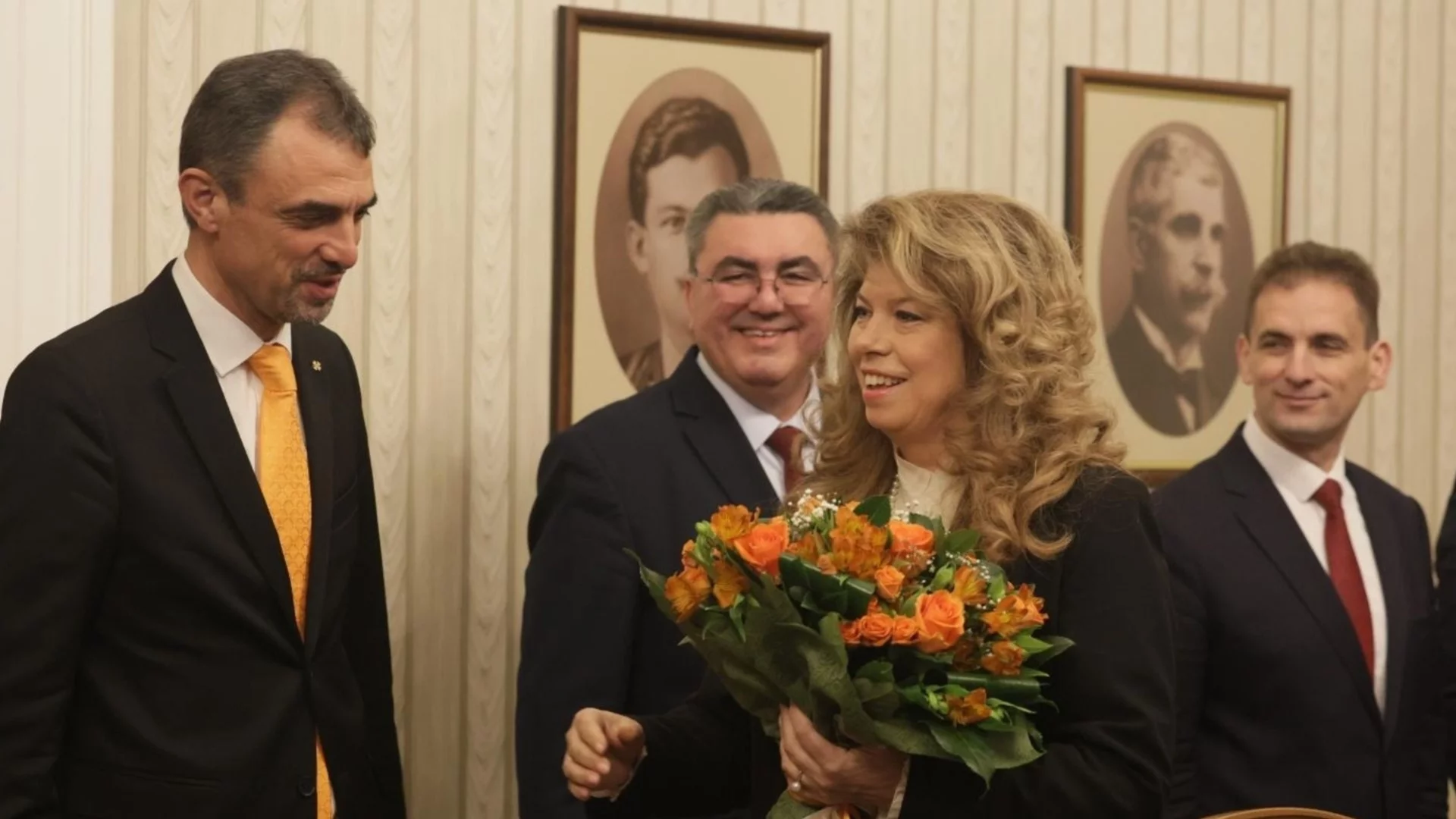 От ухажване до демонстративно "тръшване на вратата": Първата жена-президент и различният политически темперамент