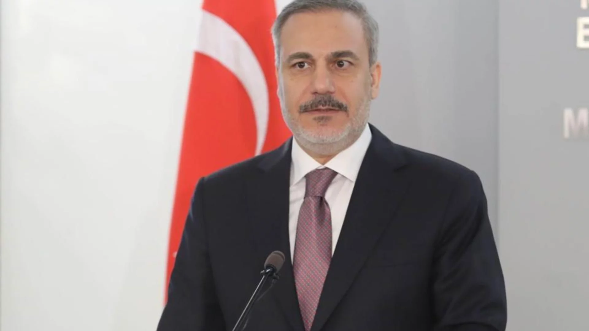 Турция: Режимът в Иран няма да падне с въздушни удари