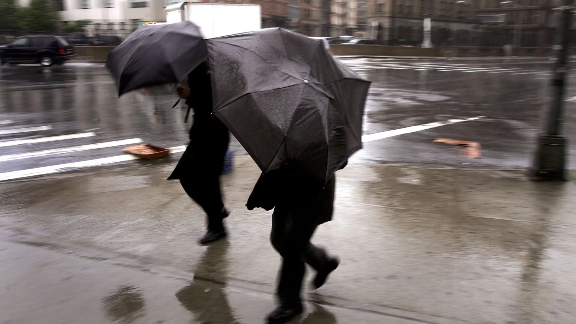 Риск от повсеместни наводнения: Рекордни дъждове ще удавят Великобритания