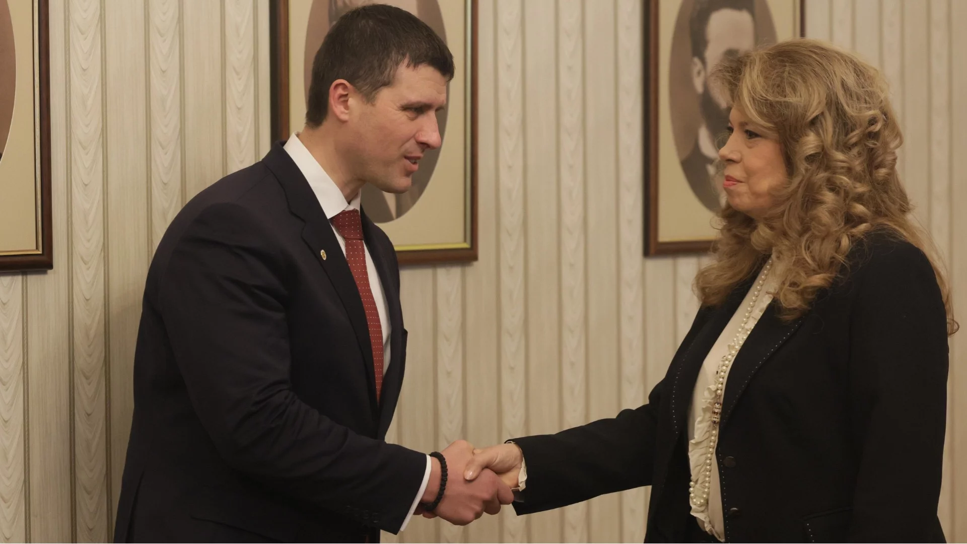 Йотова каза кога ще обяви името на служебния премиер