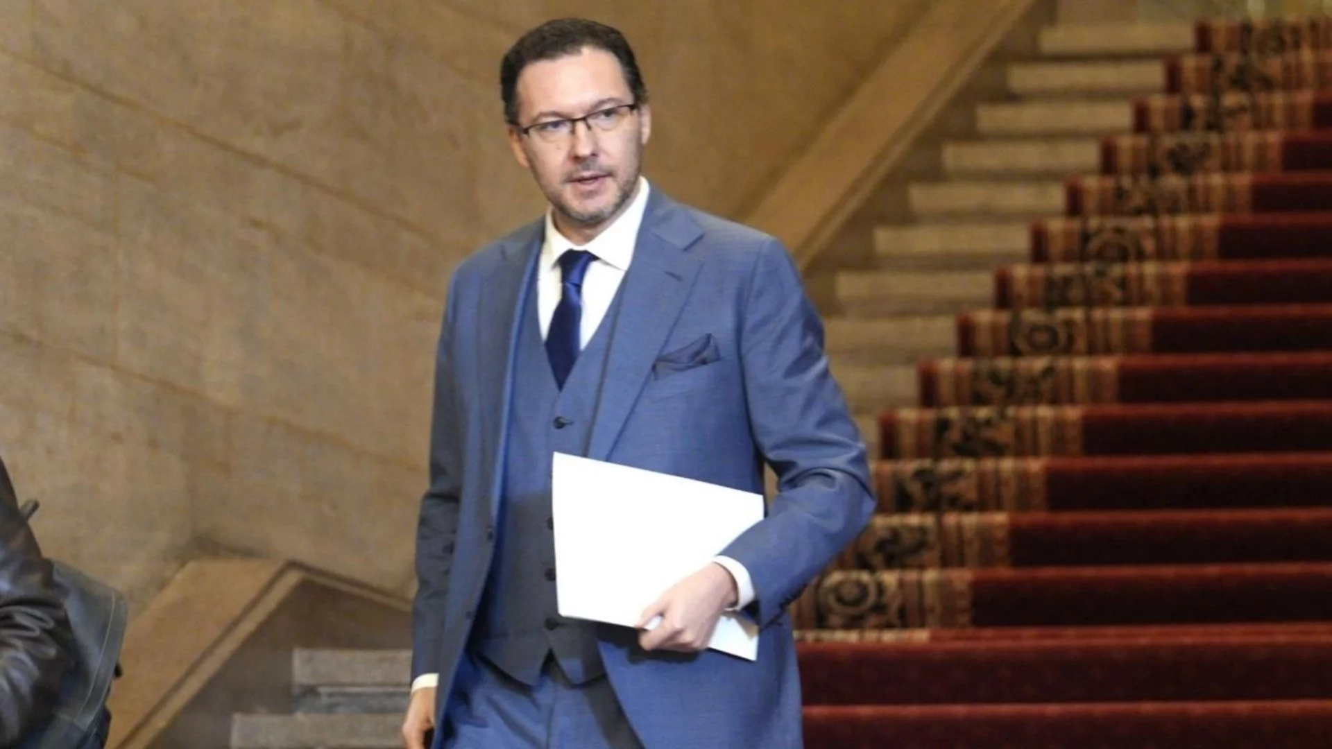 Заместникът на Даниел Митов каза защо мълчи за "Петрохан"