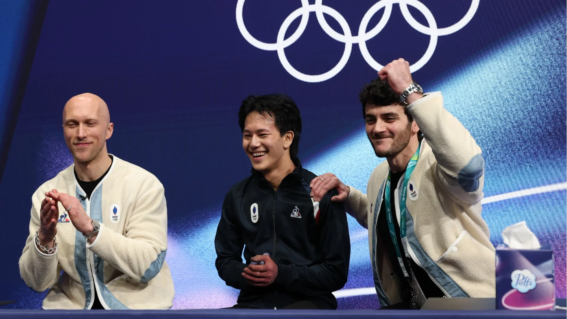 Една олимпиада - 13 различни якета: Треньорът, отговорен за подготовката на 16 олимпийци от различни нации