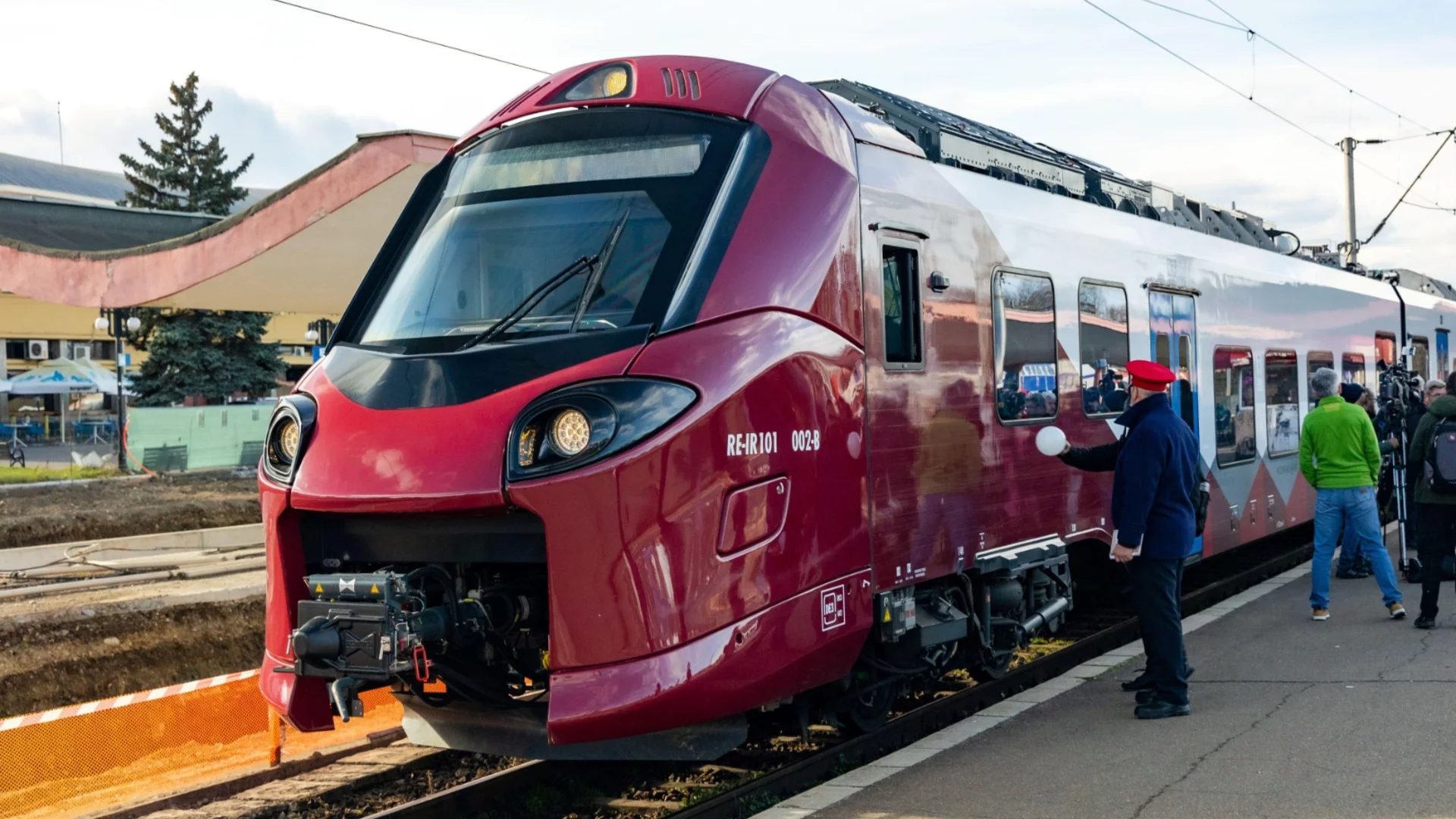 Караджов подписа края на монопола на БДЖ: Частните влакове у нас получиха линии